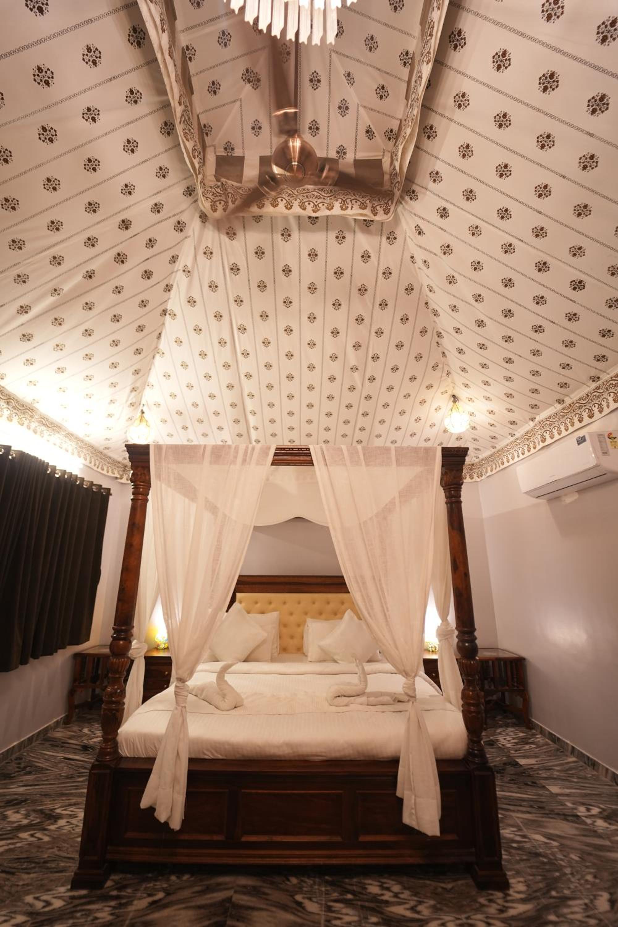 Suite - Photo 12