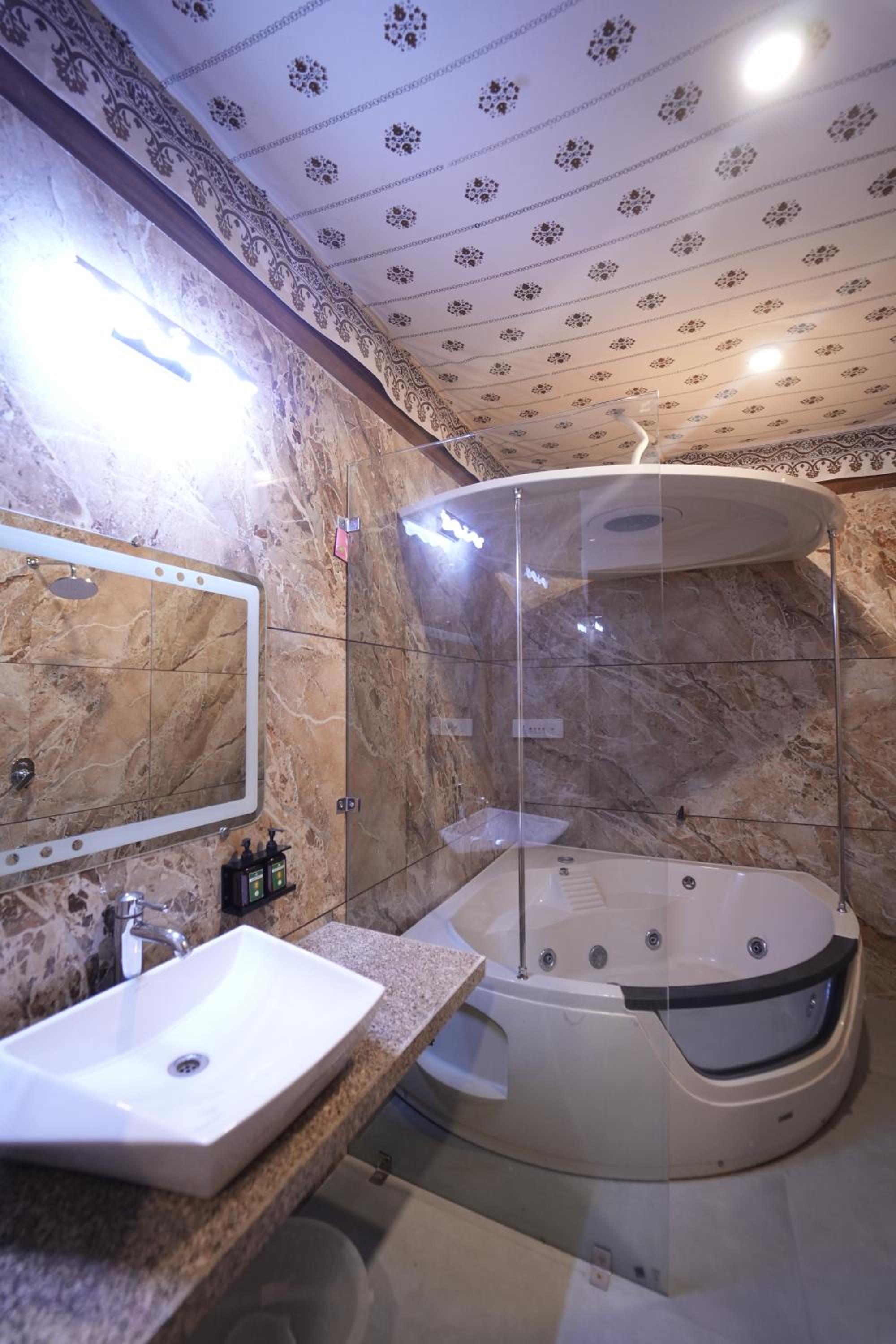 Suite - Photo 17