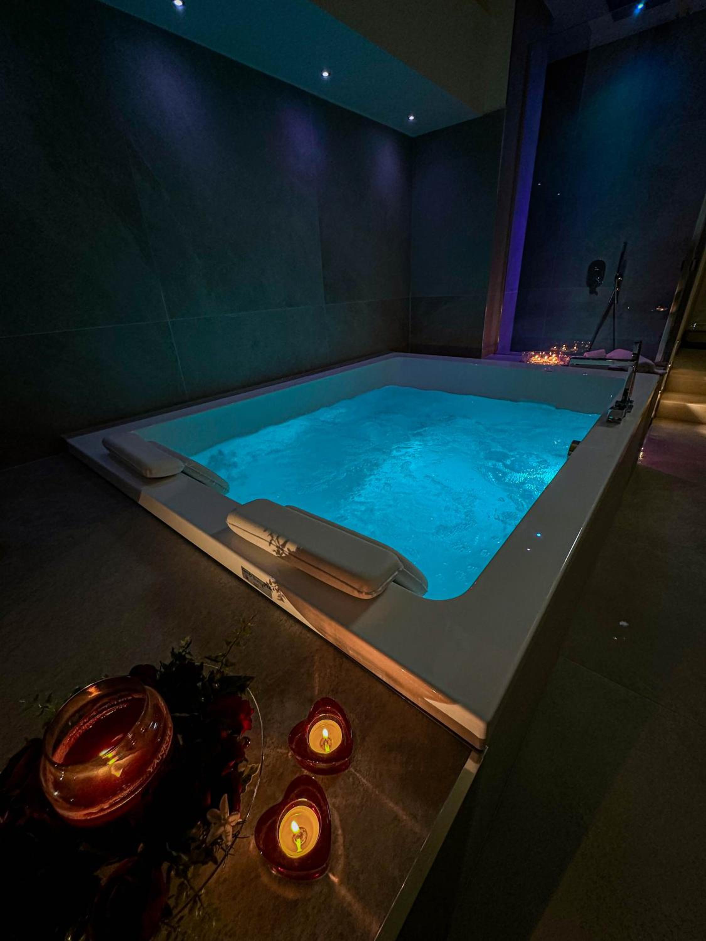 Suite with Spa Bath - Photo 39
