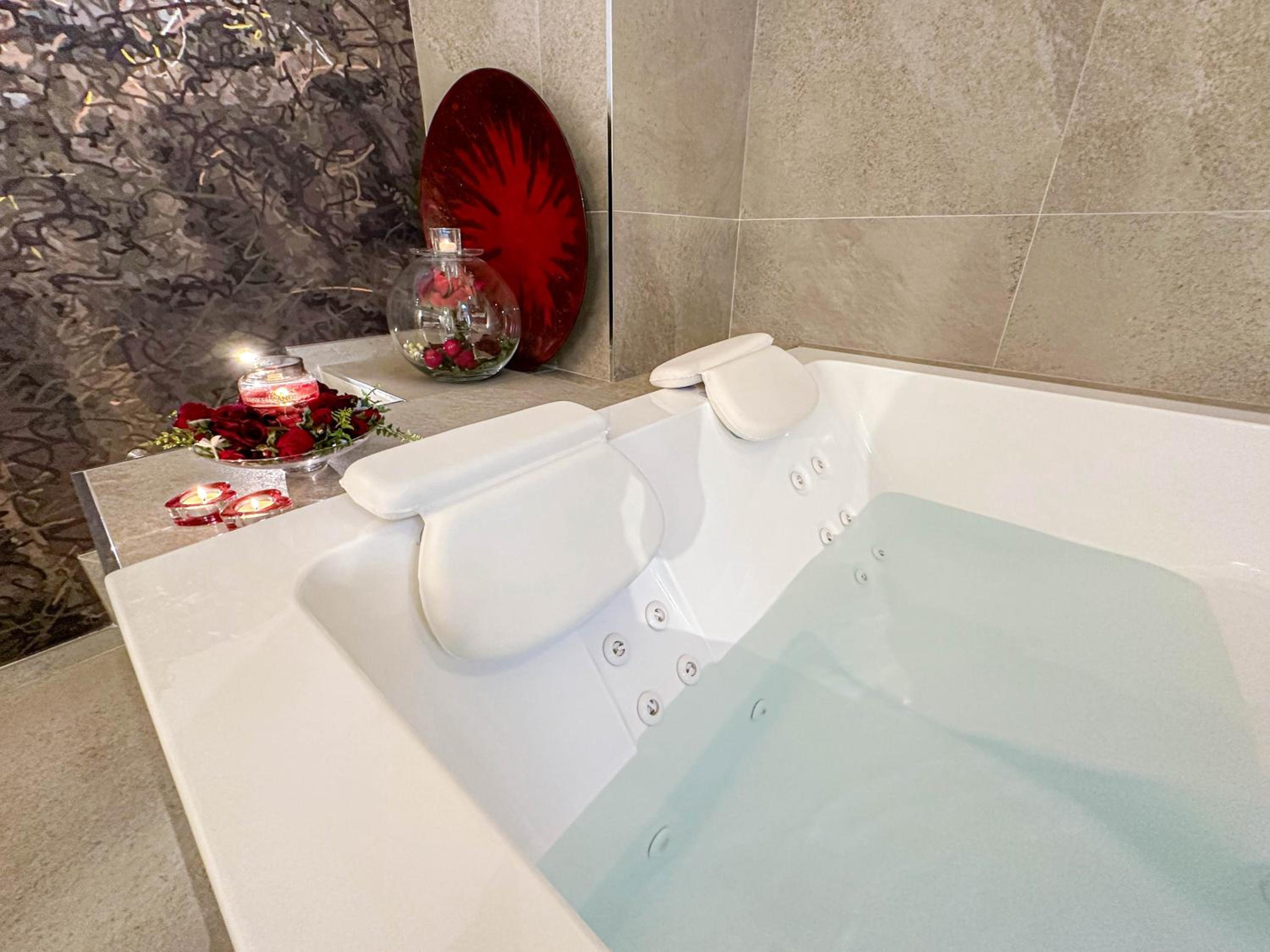 Suite with Spa Bath - Photo 31