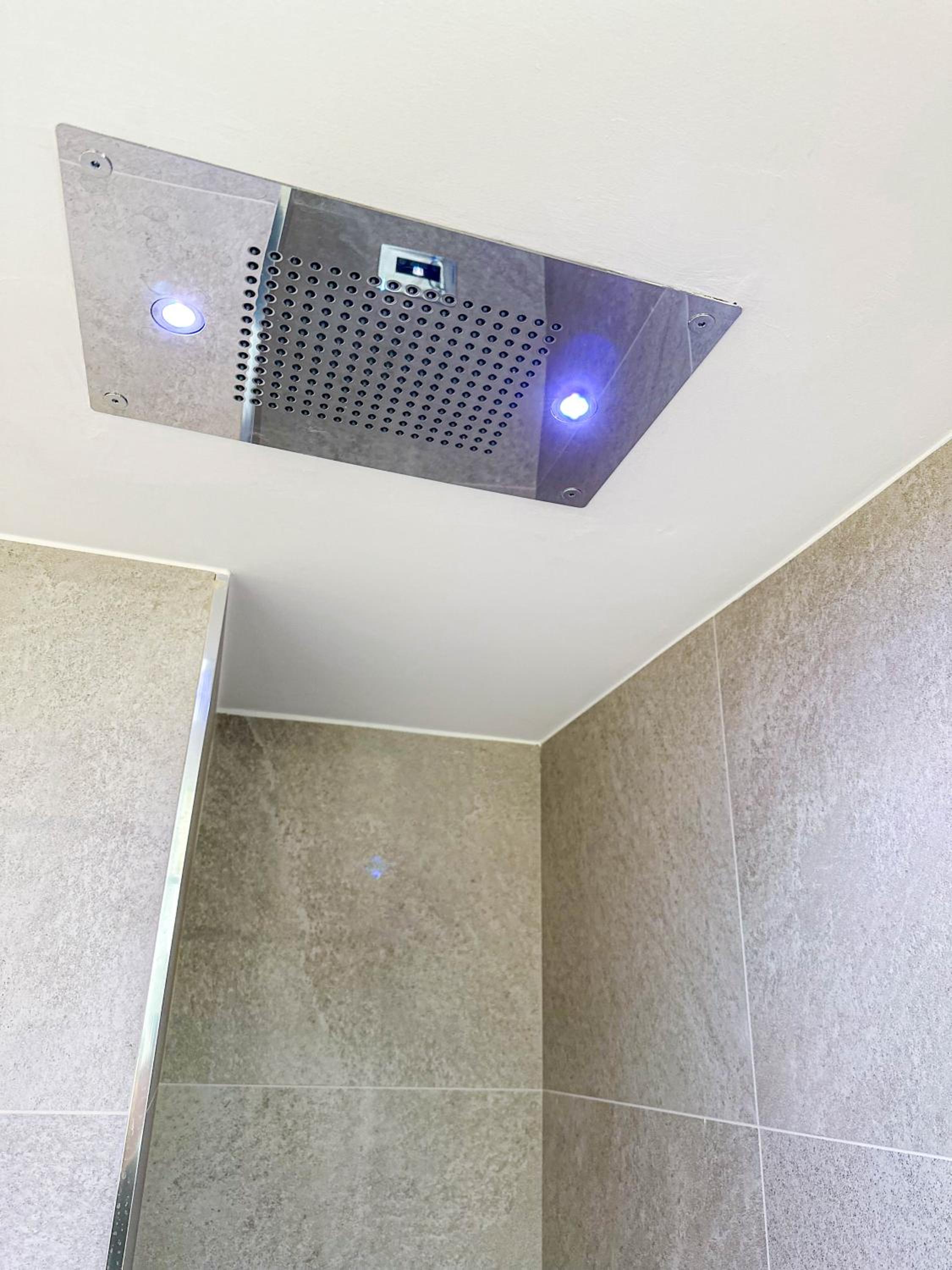 Suite with Spa Bath - Photo 34