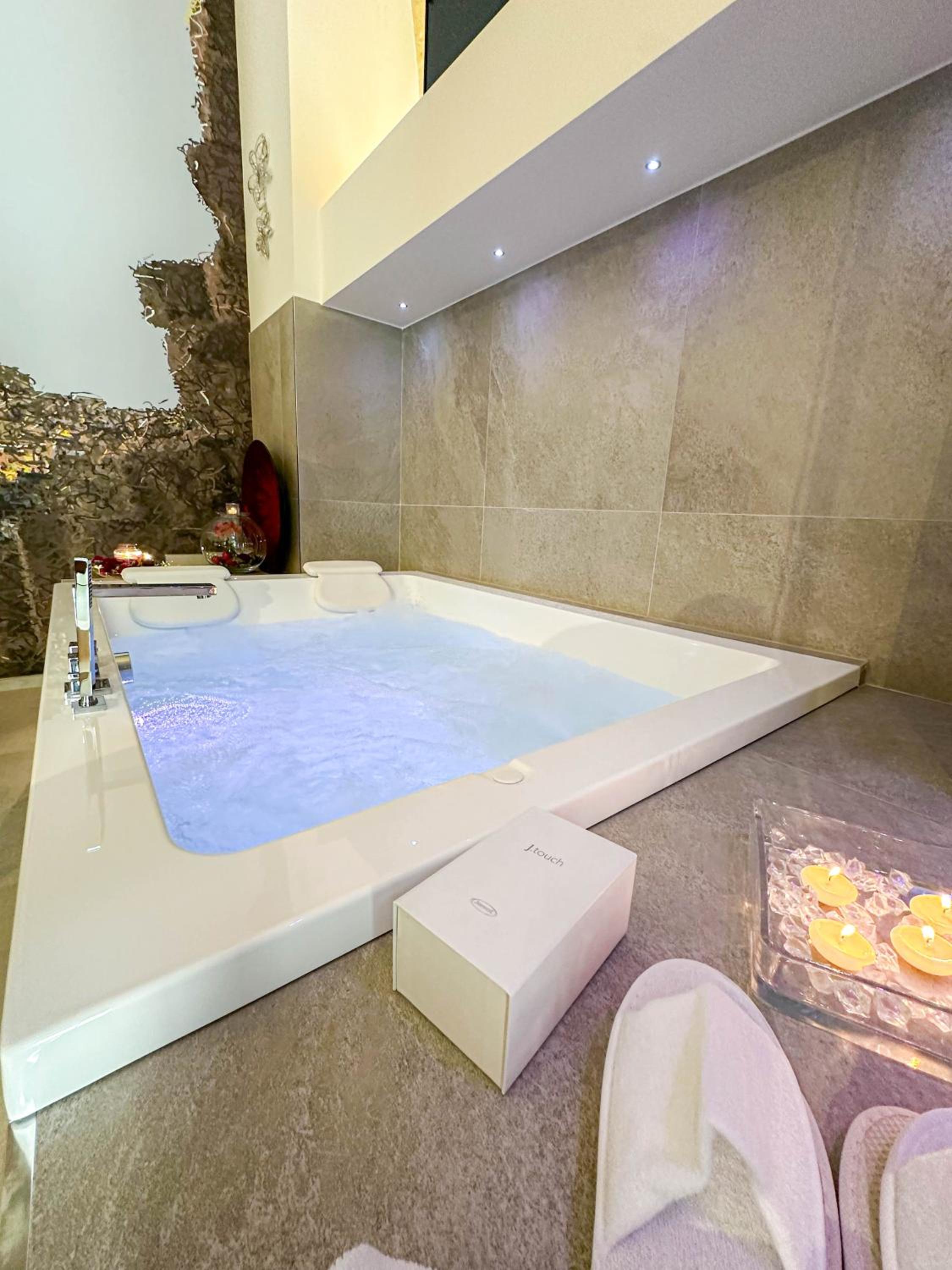 Suite with Spa Bath - Photo 33