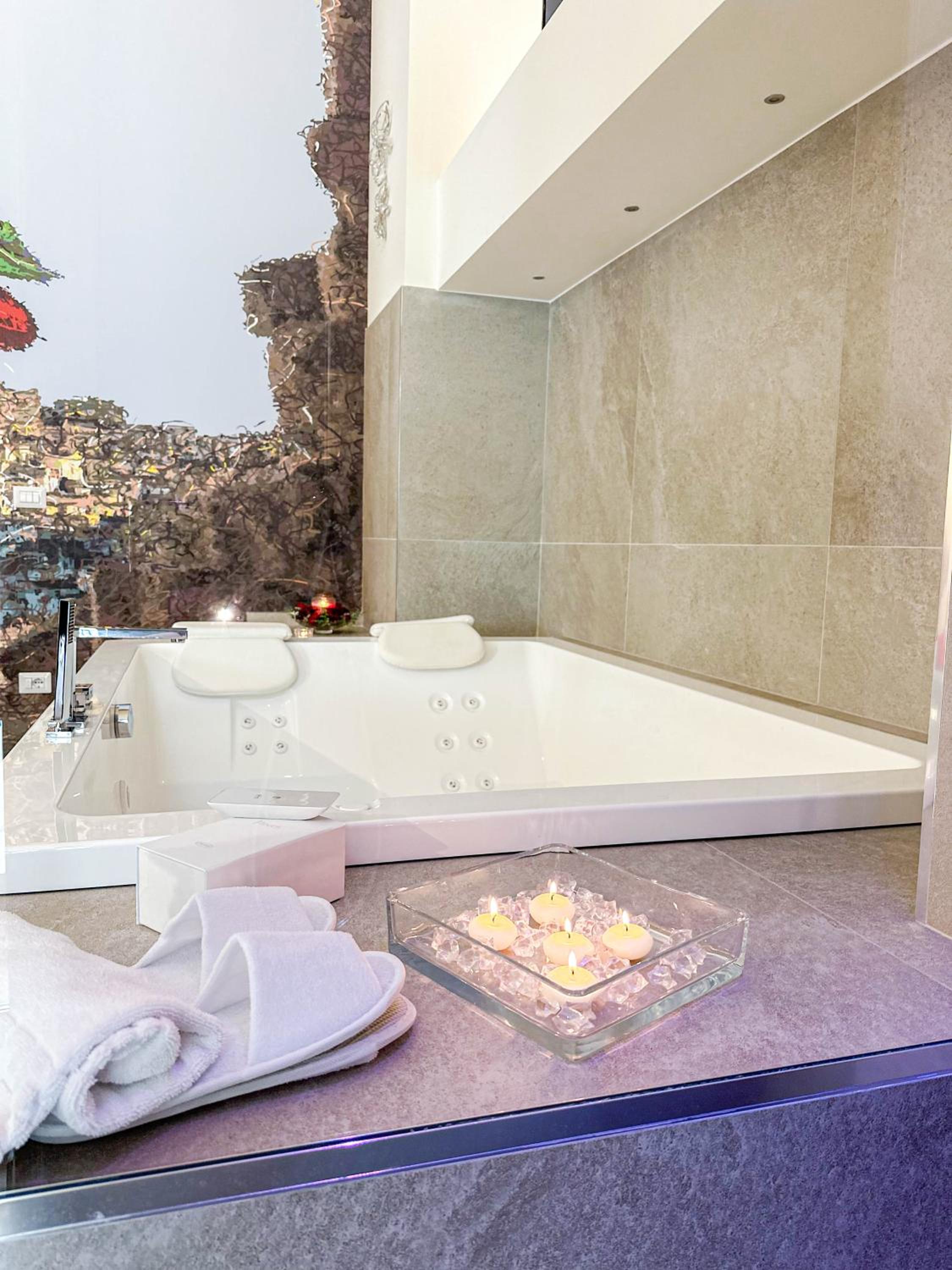 Suite with Spa Bath - Photo 36