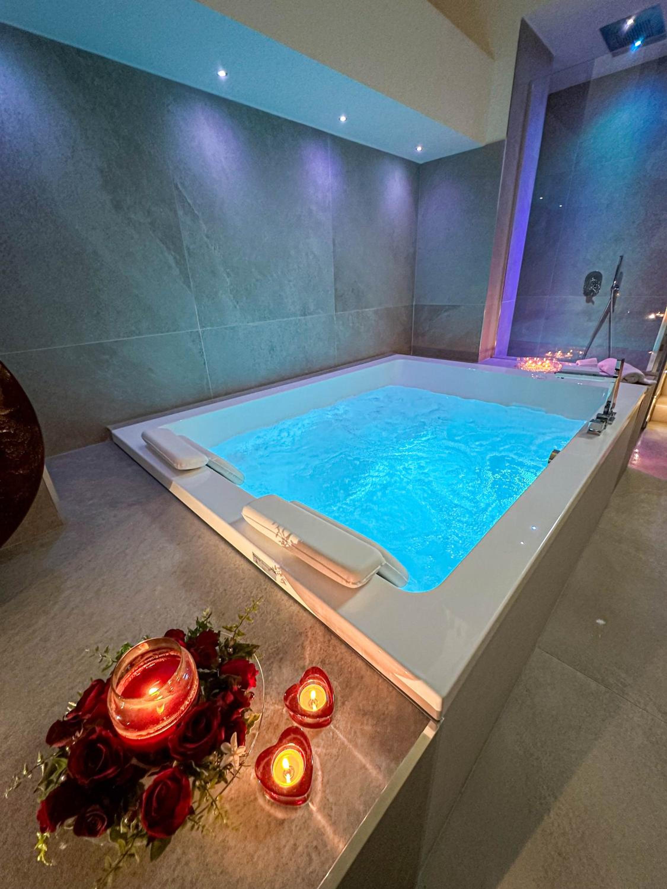 Suite with Spa Bath - Photo 11
