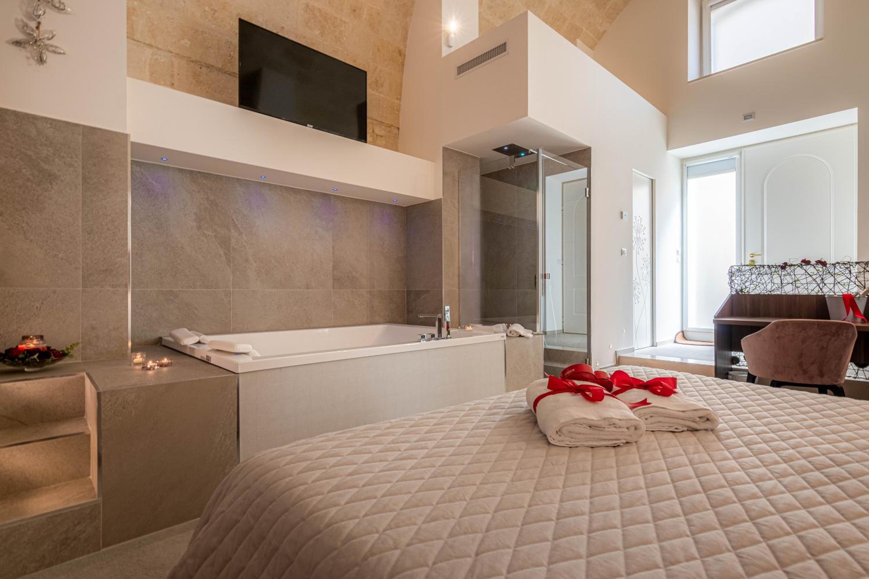 Suite with Spa Bath - Photo 5