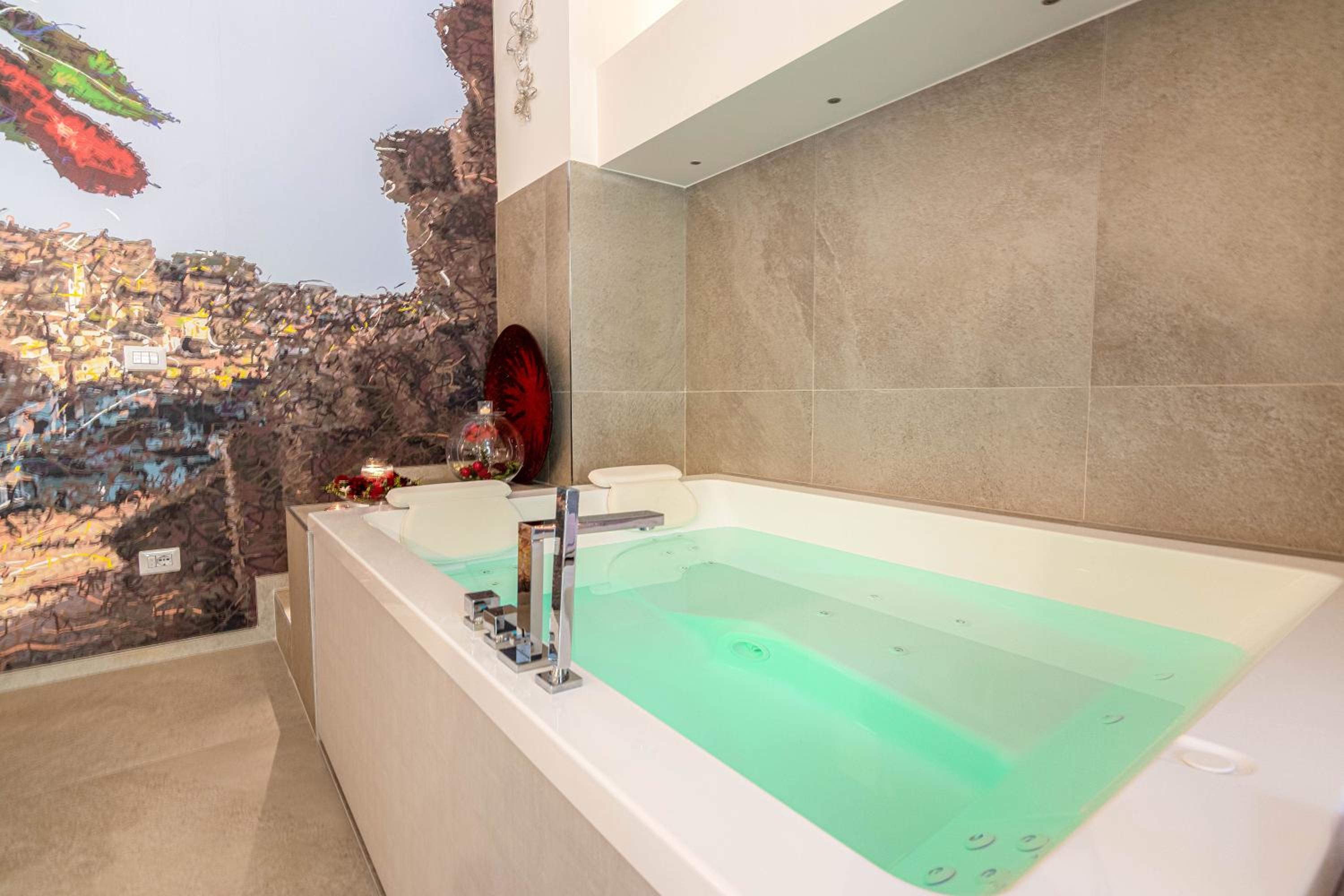 Suite with Spa Bath - Photo 21
