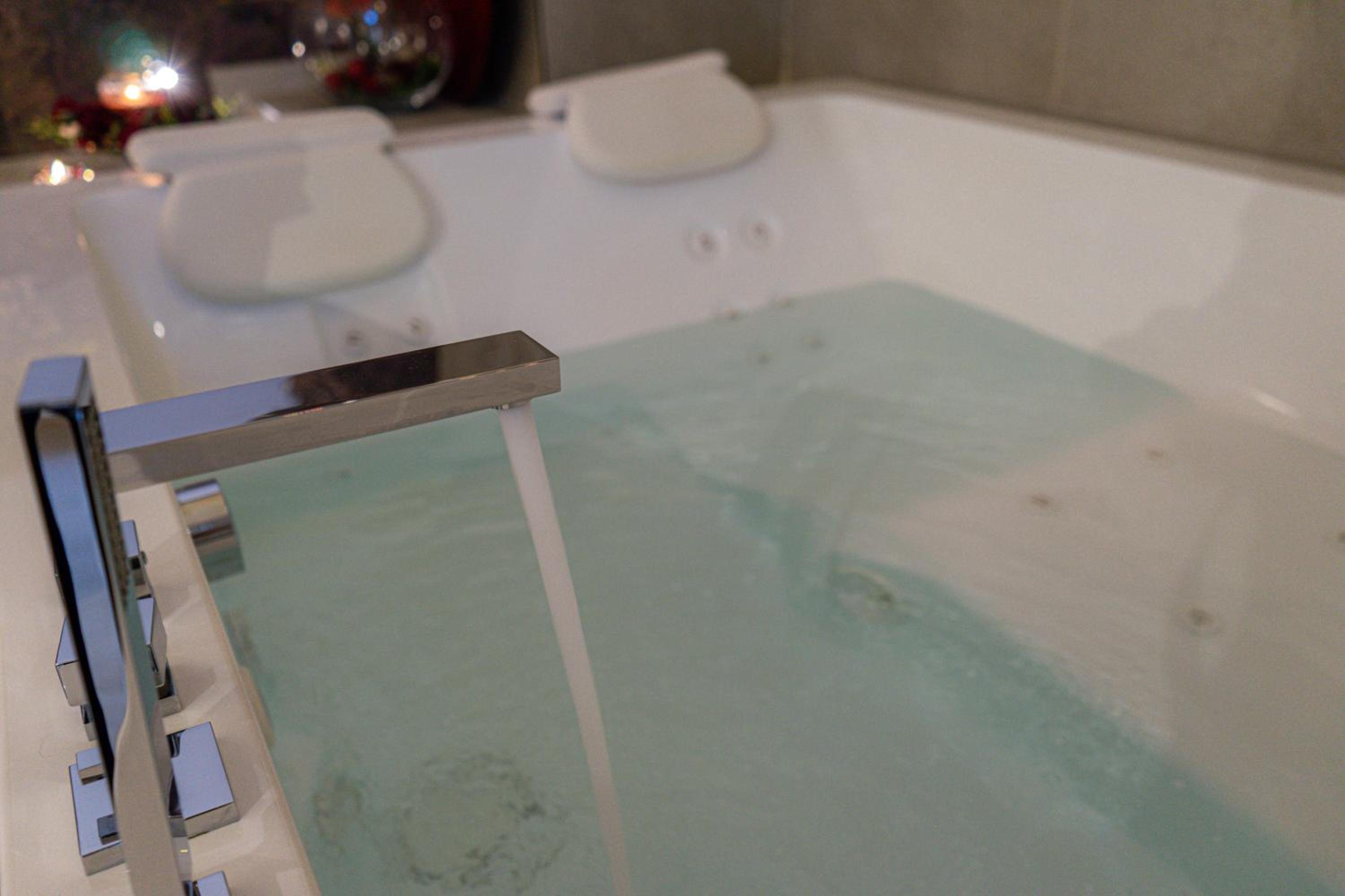 Suite with Spa Bath - Photo 20