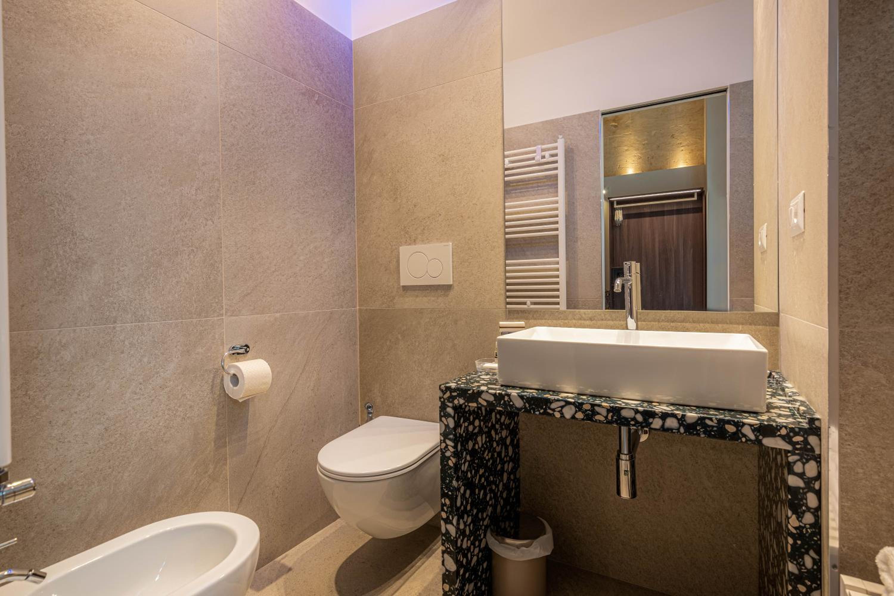Suite with Spa Bath - Photo 25