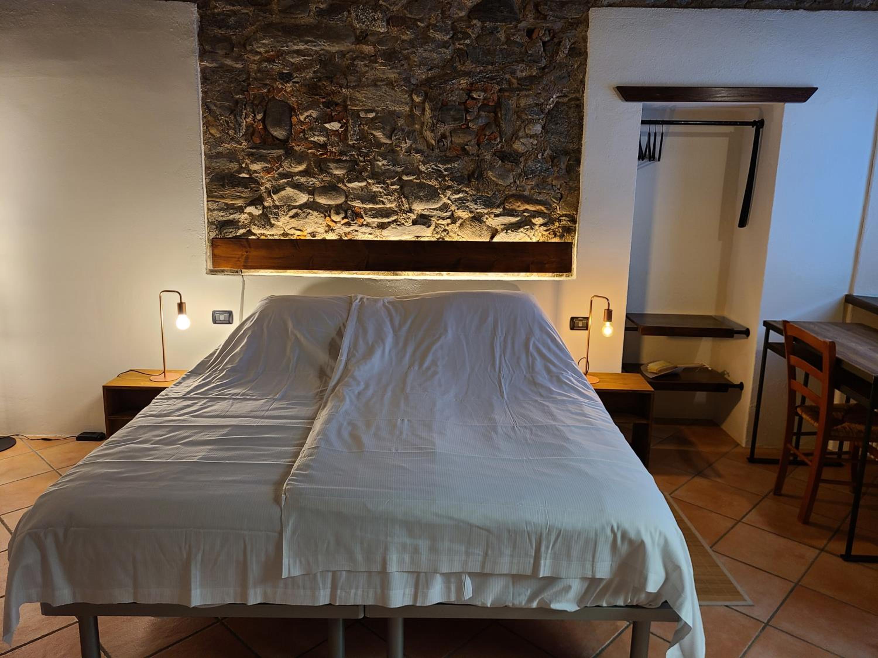 Double or Twin Room with Private Bathroom photo 3