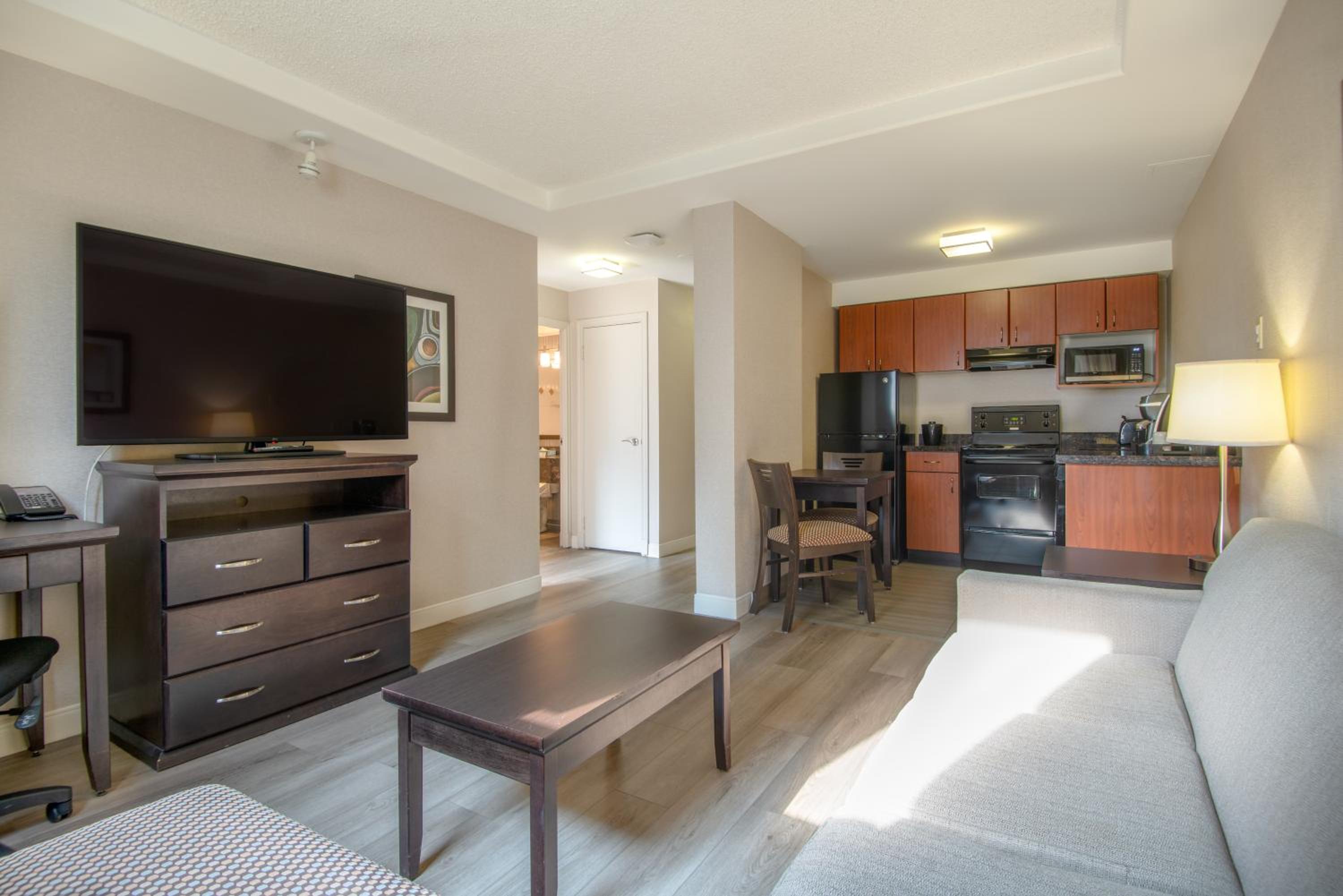 Coast One Bedroom King Suite - Photo 5
