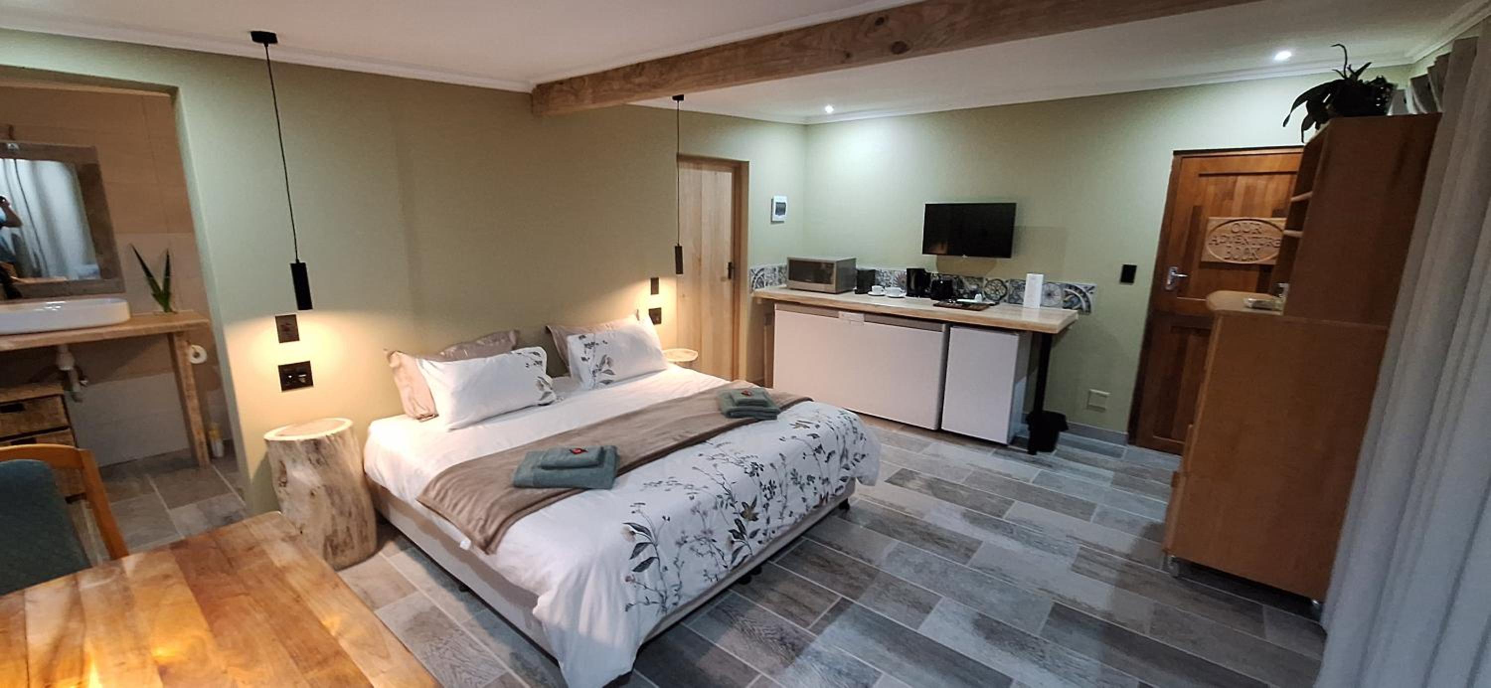 Deluxe King Room photo 1