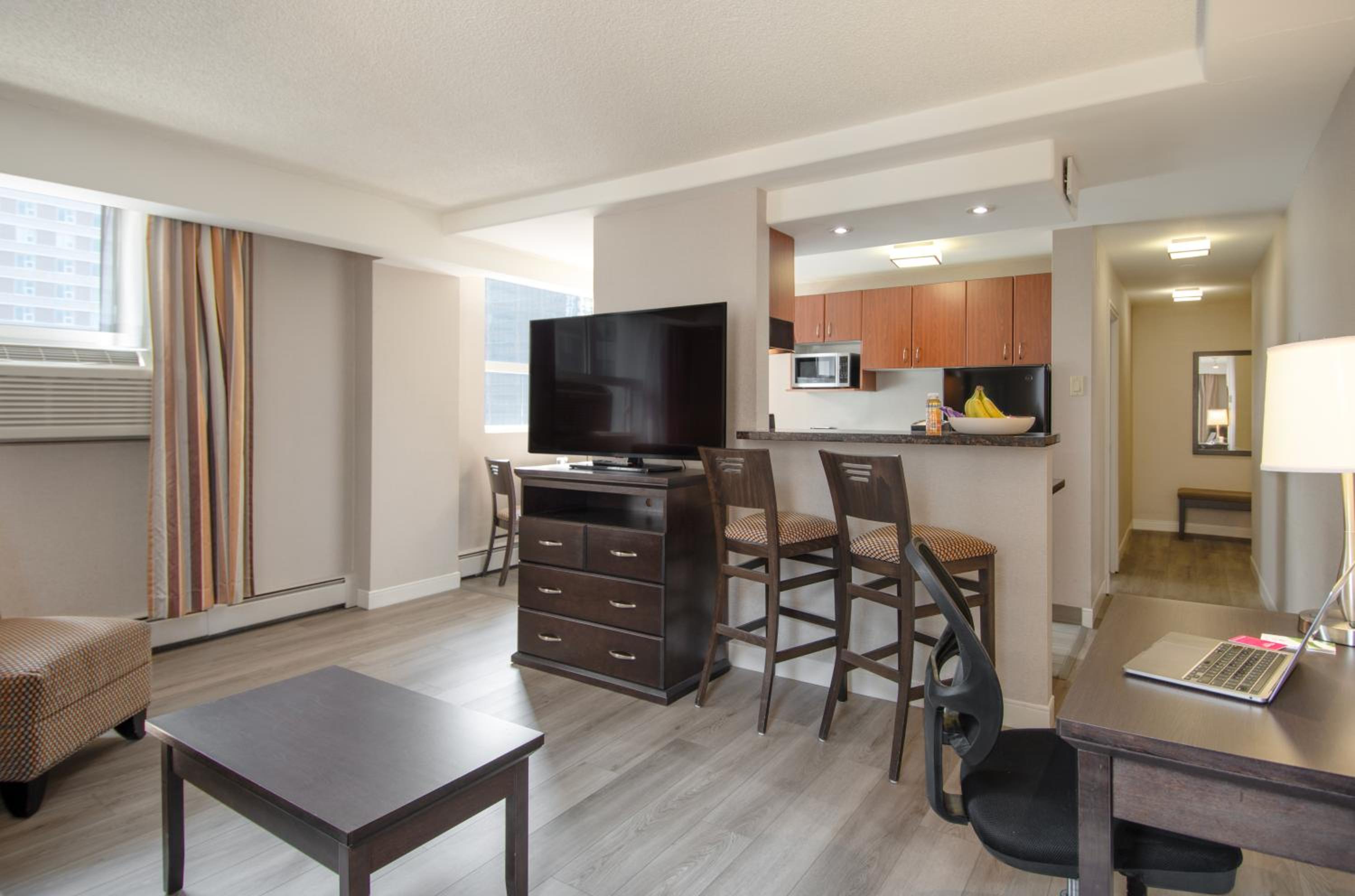 Coast One Bedroom Queen Suite  - Photo 4
