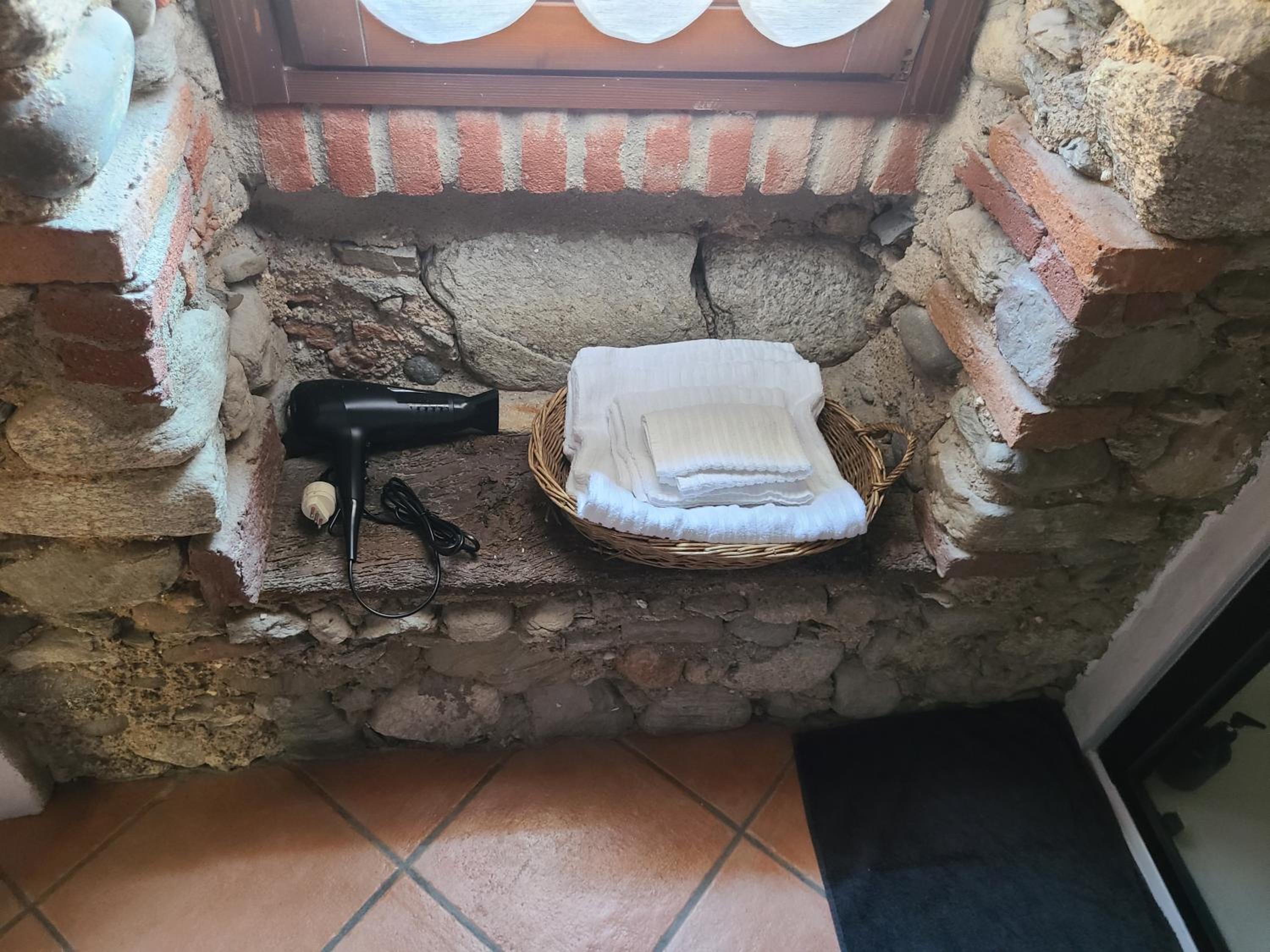 Deluxe Double Room (2 Adults + 1 Child) photo 3