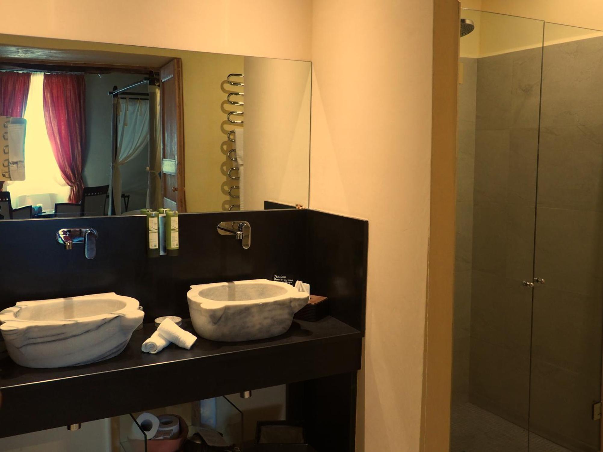 Queen Room photo 3