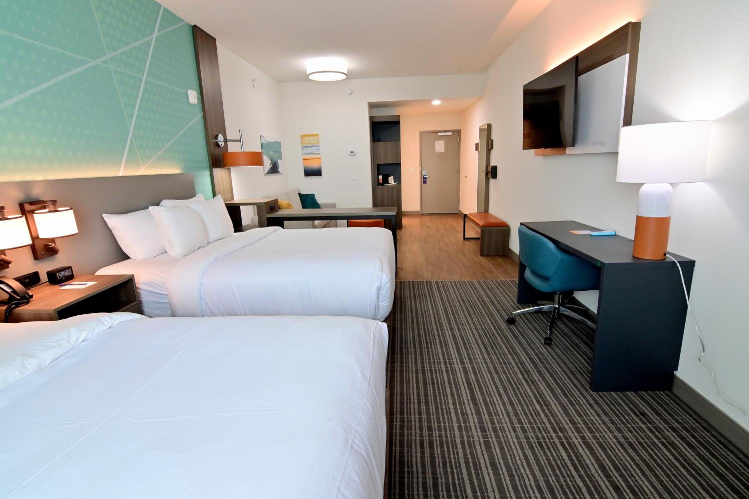 Two Queen Suites with Sofa Bed and ADA Tub - Disability Access/Non Smoking - Photo 8