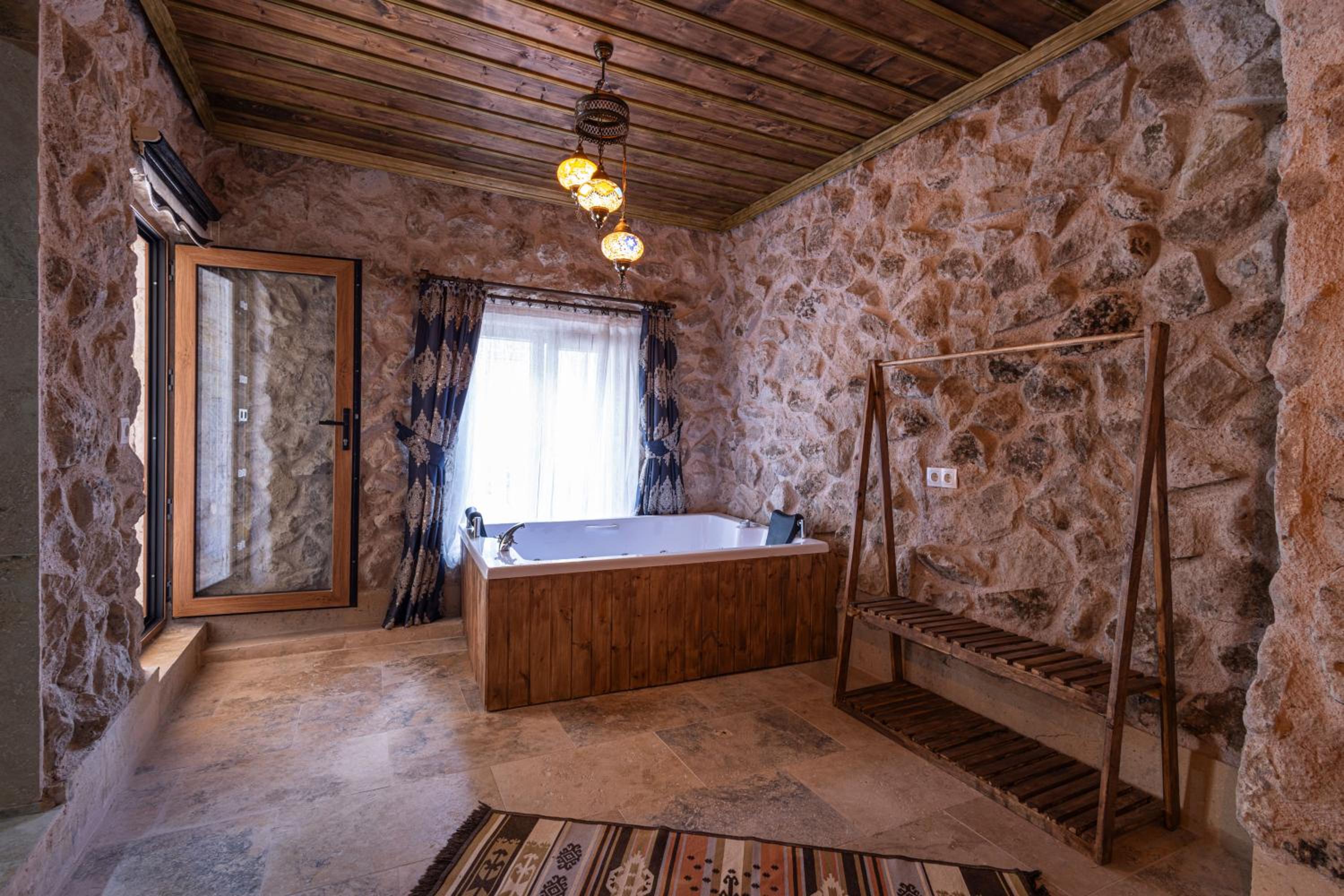 Double Room With Balcony (2 Adults + 1 Child) photo 2