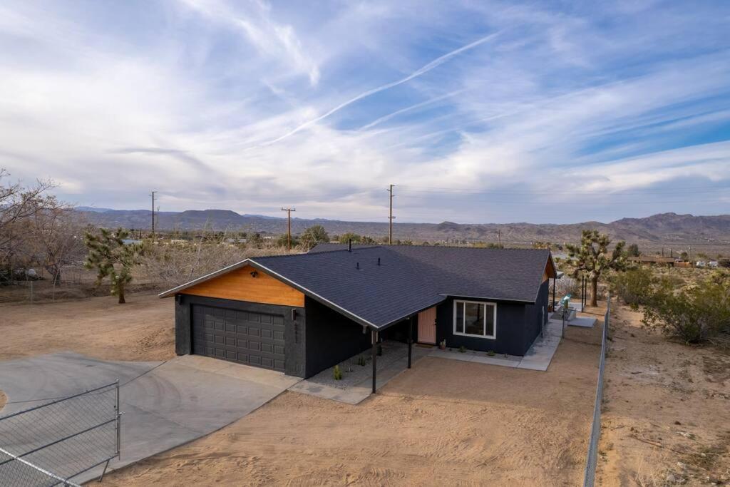 Three-Bedroom House photo 2