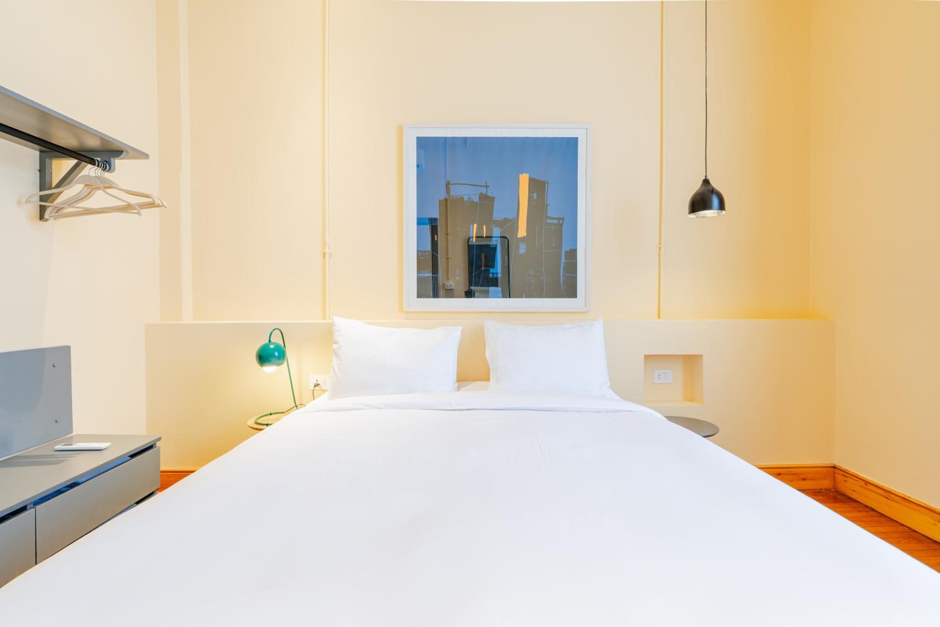 One-Bedroom Apartment With City View