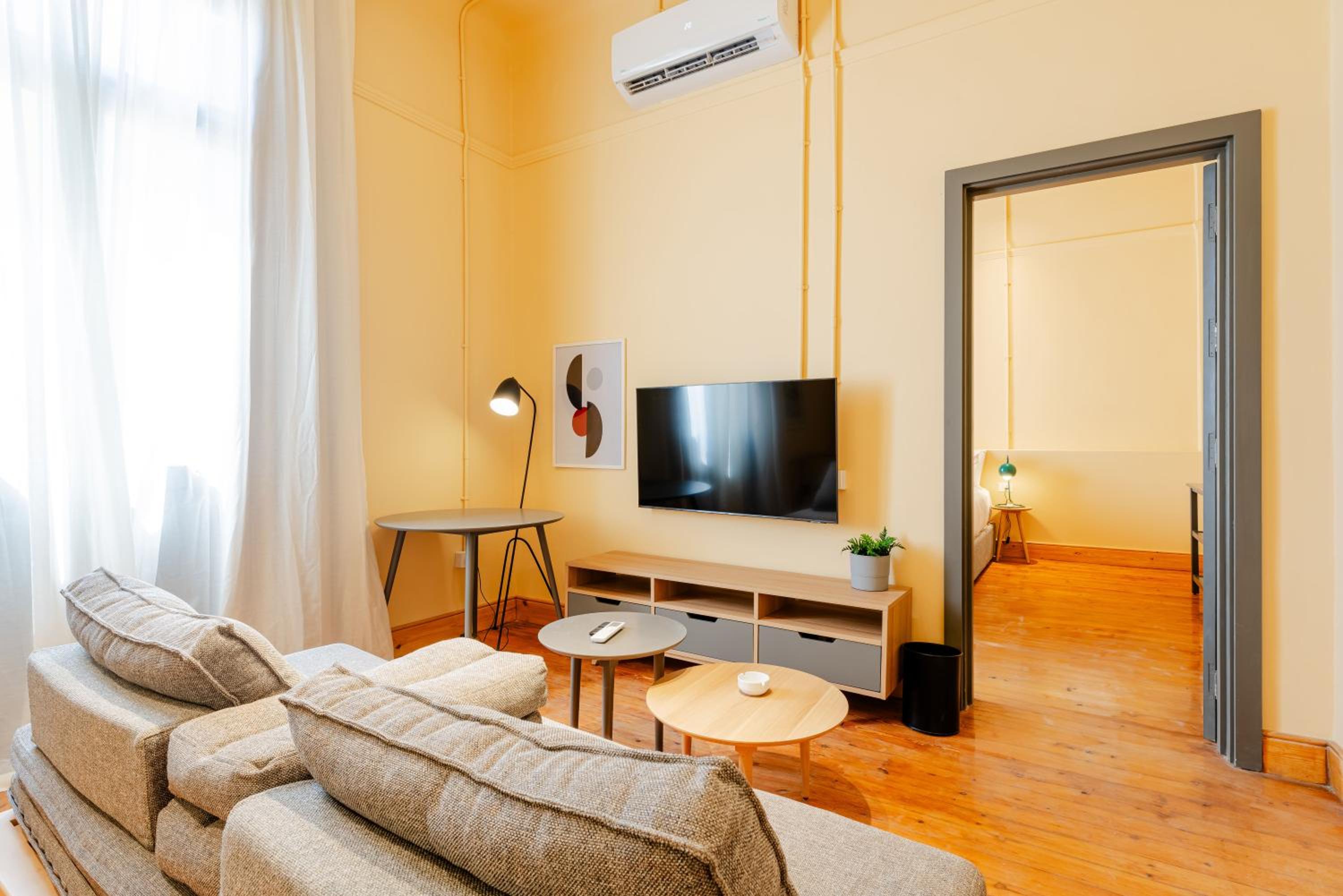 One-Bedroom Apartment With City View photo 3