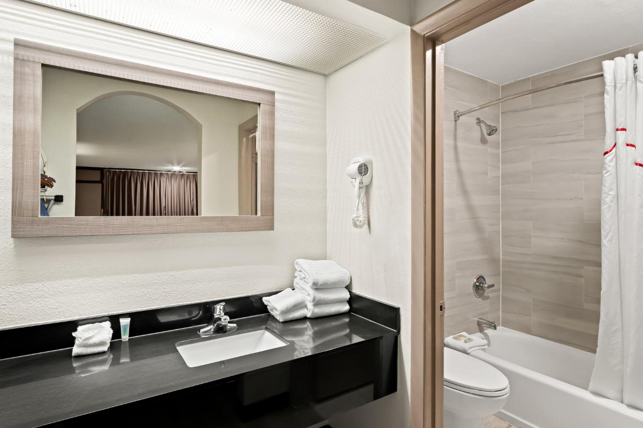 Deluxe Room with Two Queen Beds Non-Smoking - Photo 3