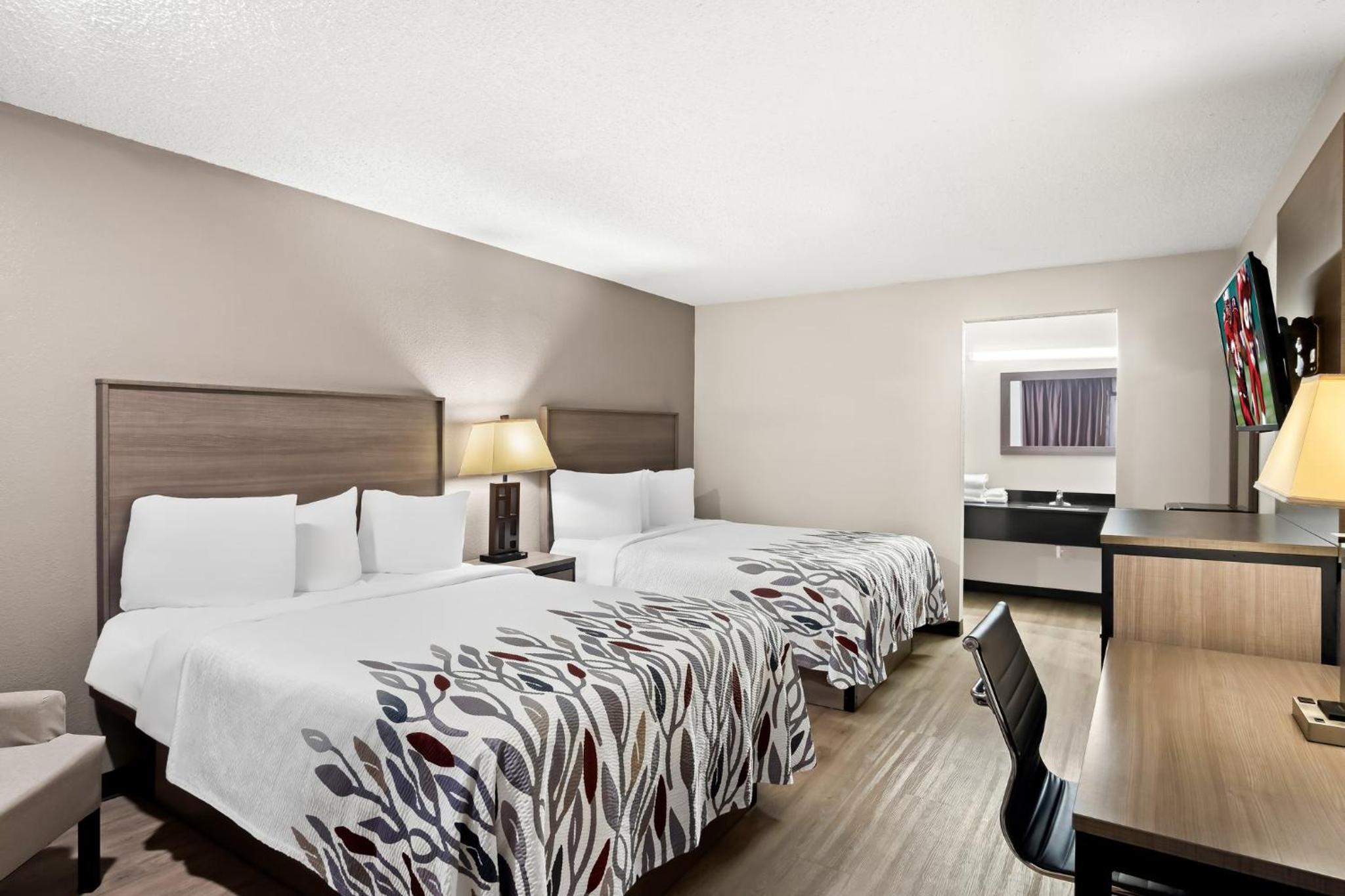 Deluxe Room with Two Queen Beds Non-Smoking - Photo 2