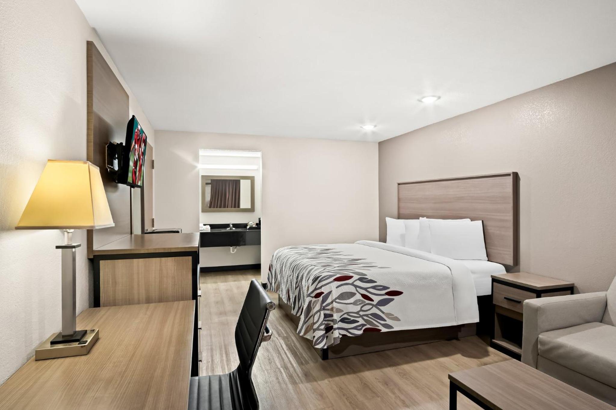  Deluxe King Room Poolside Non-Smoking - Photo 7