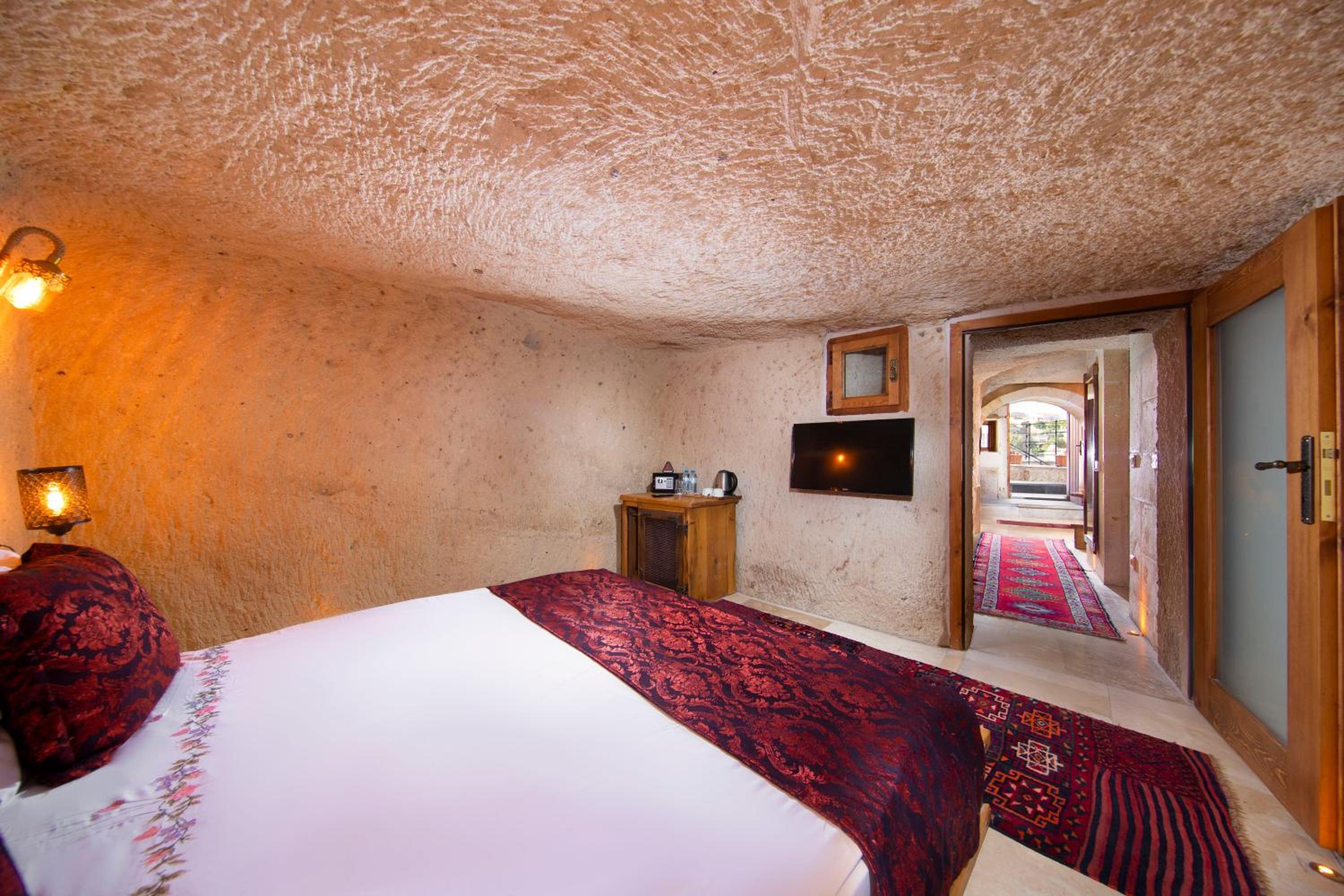Suite with Spa Bath - Photo 2