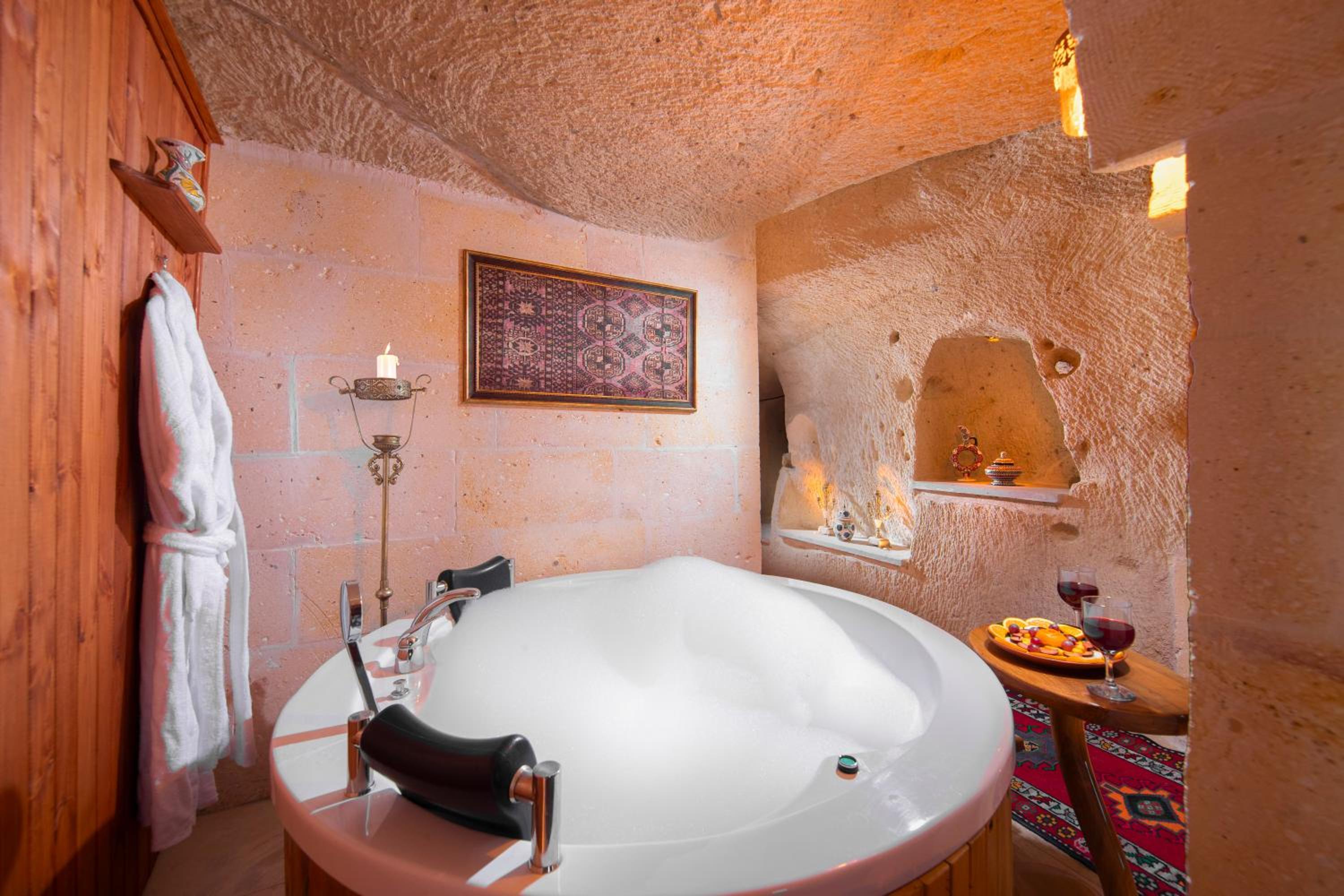 Suite with Spa Bath - Photo 6