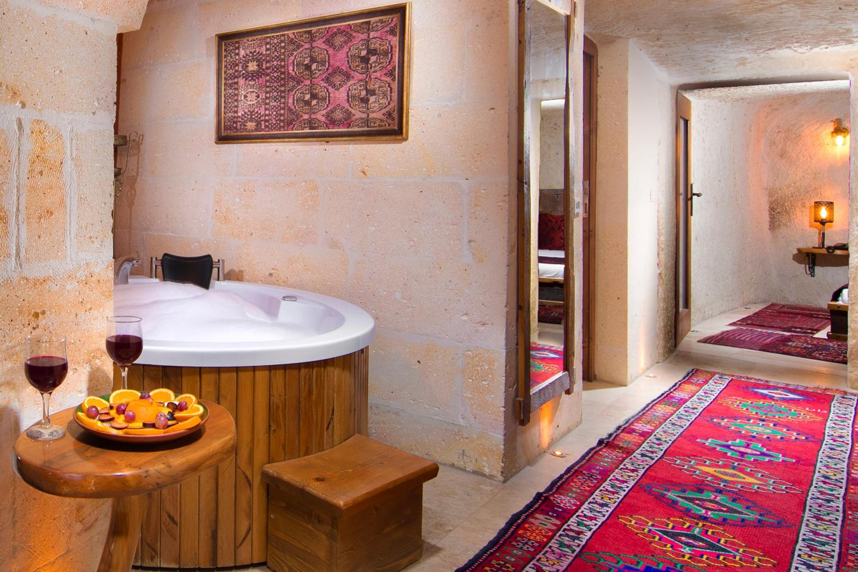 Suite with Spa Bath - Photo 4