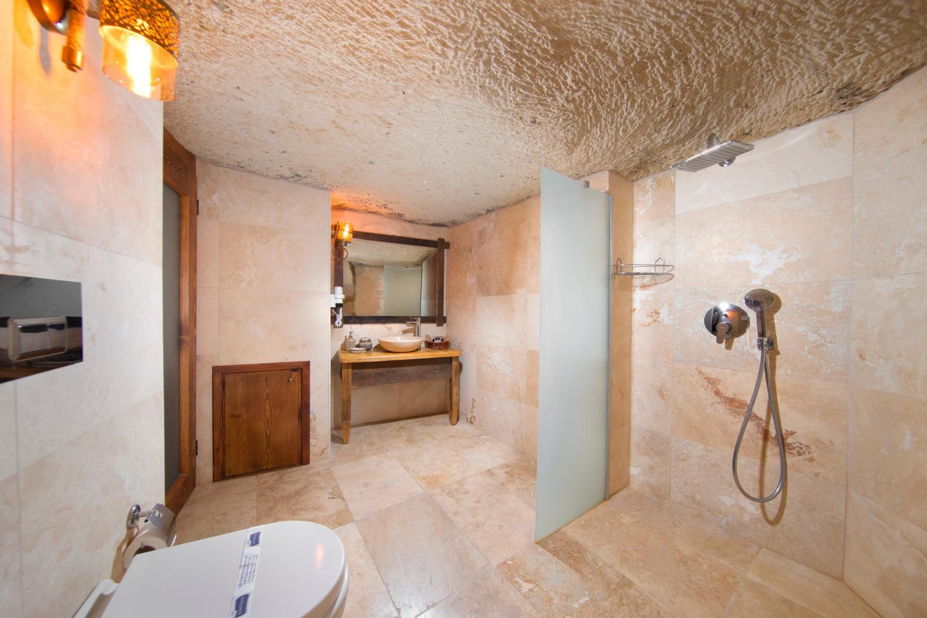Suite with Spa Bath - Photo 5