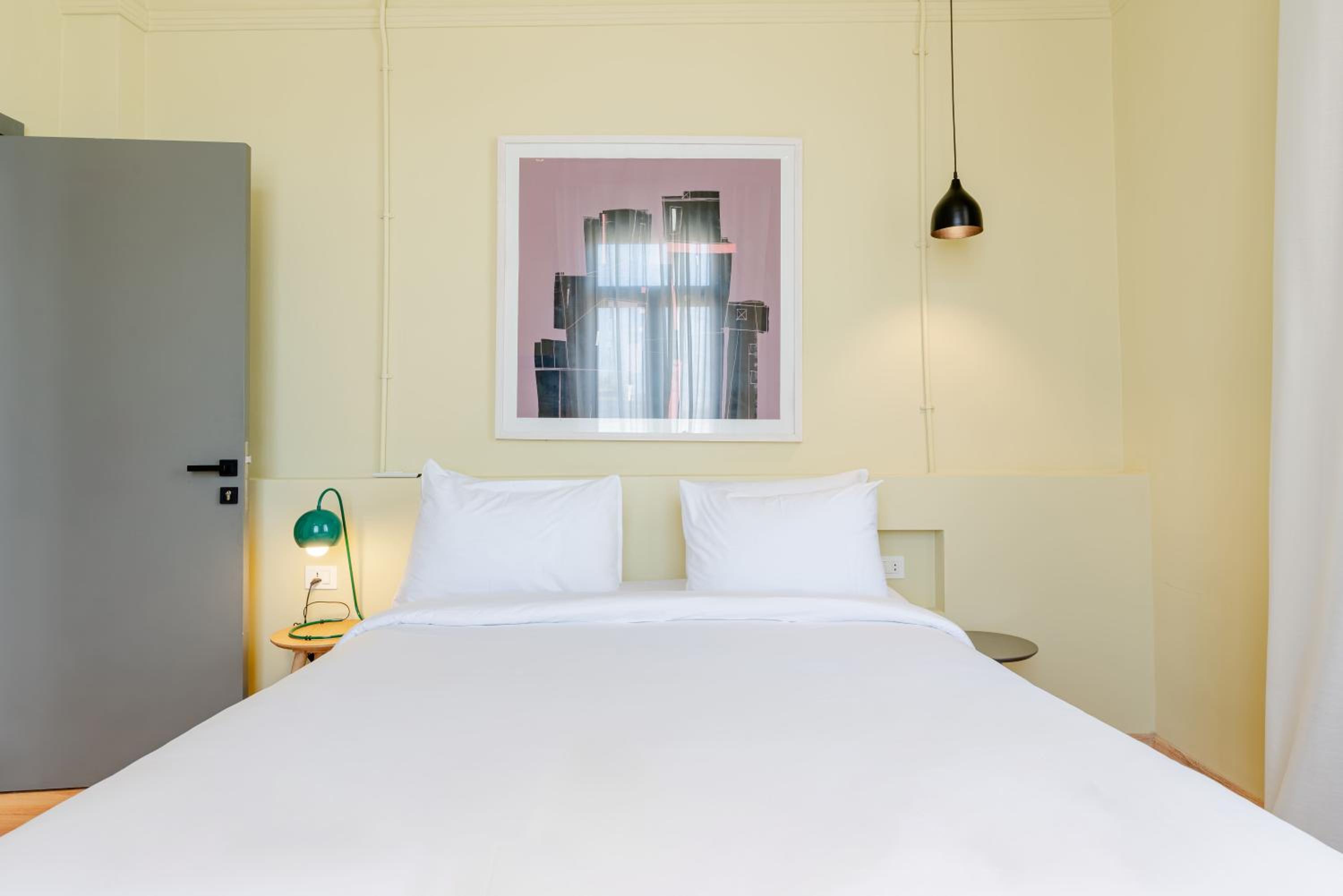 Two-Bedroom Deluxe Apartment with Balcony