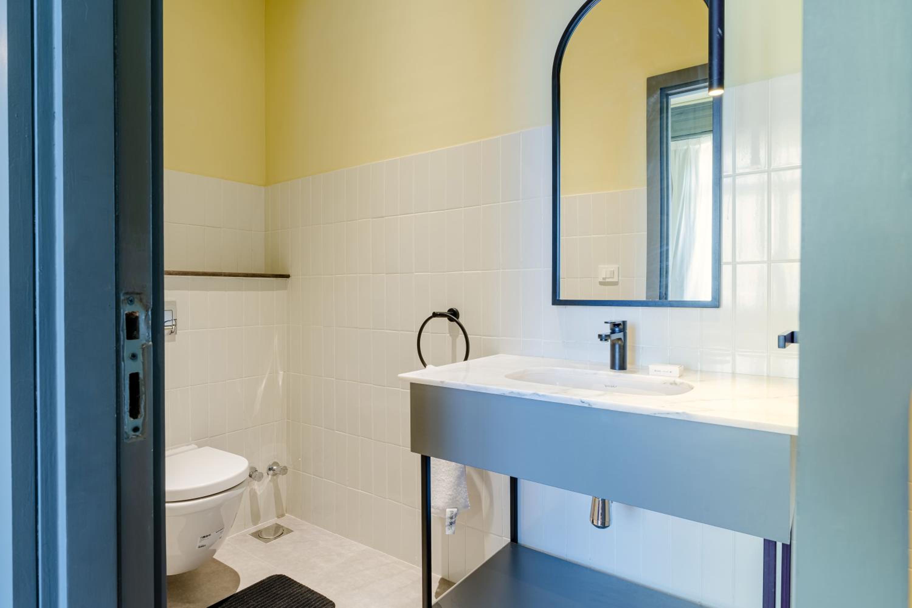 Two-Bedroom Deluxe Apartment with Balcony photo 2