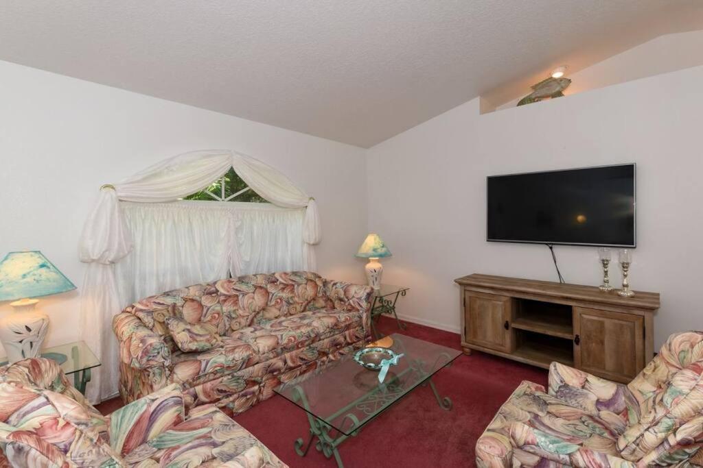 Three-Bedroom House photo 1