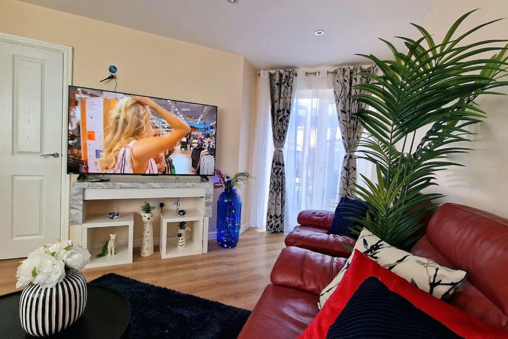 Three-Bedroom House photo 1