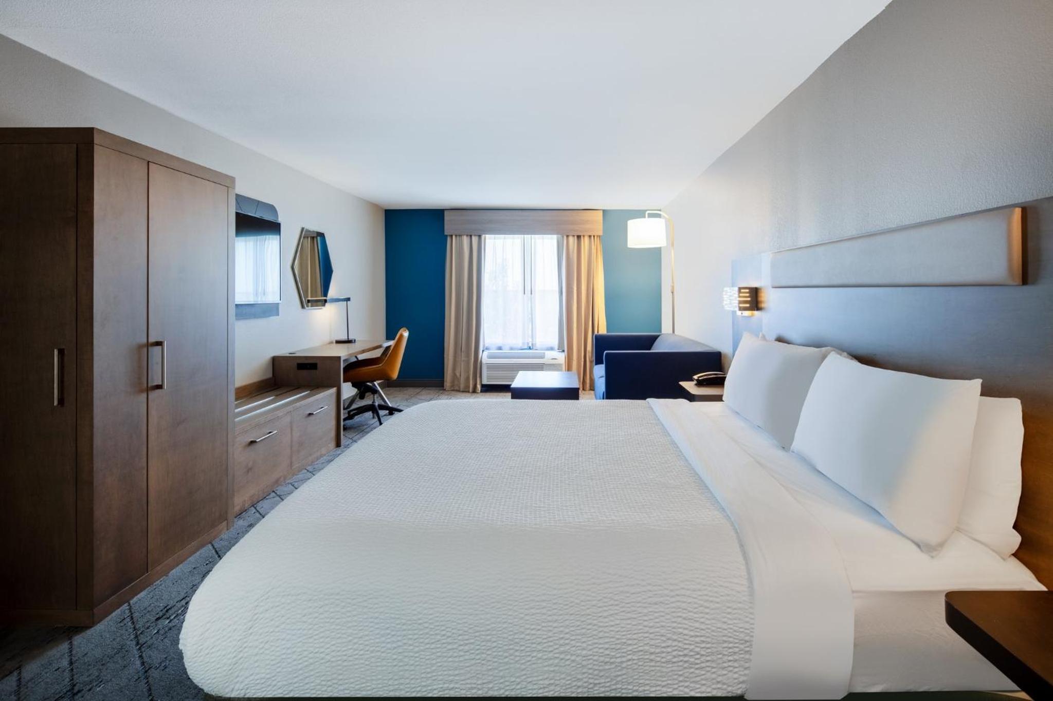 King Suite - Photo 2