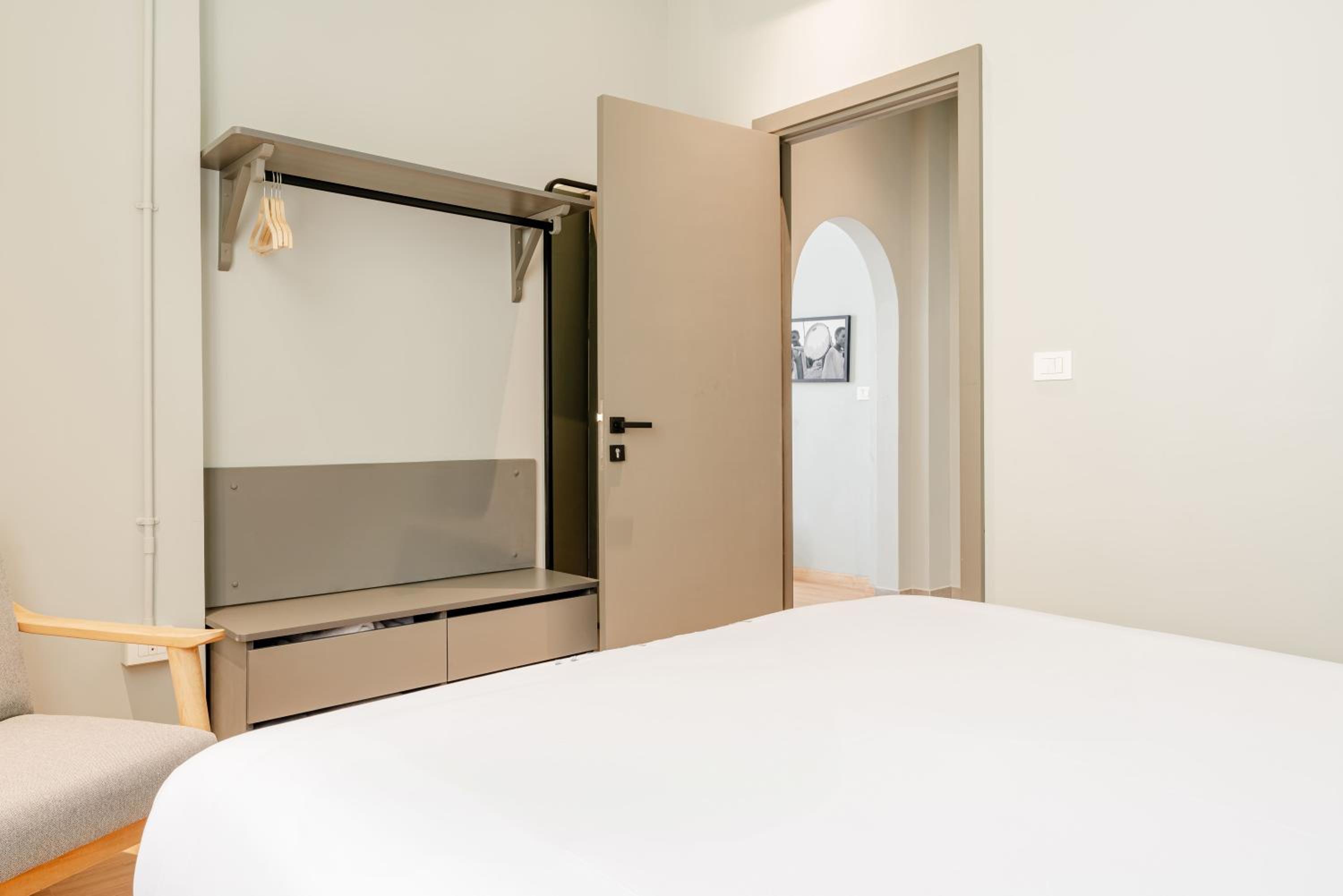 One-Bedroom Apartment With City View