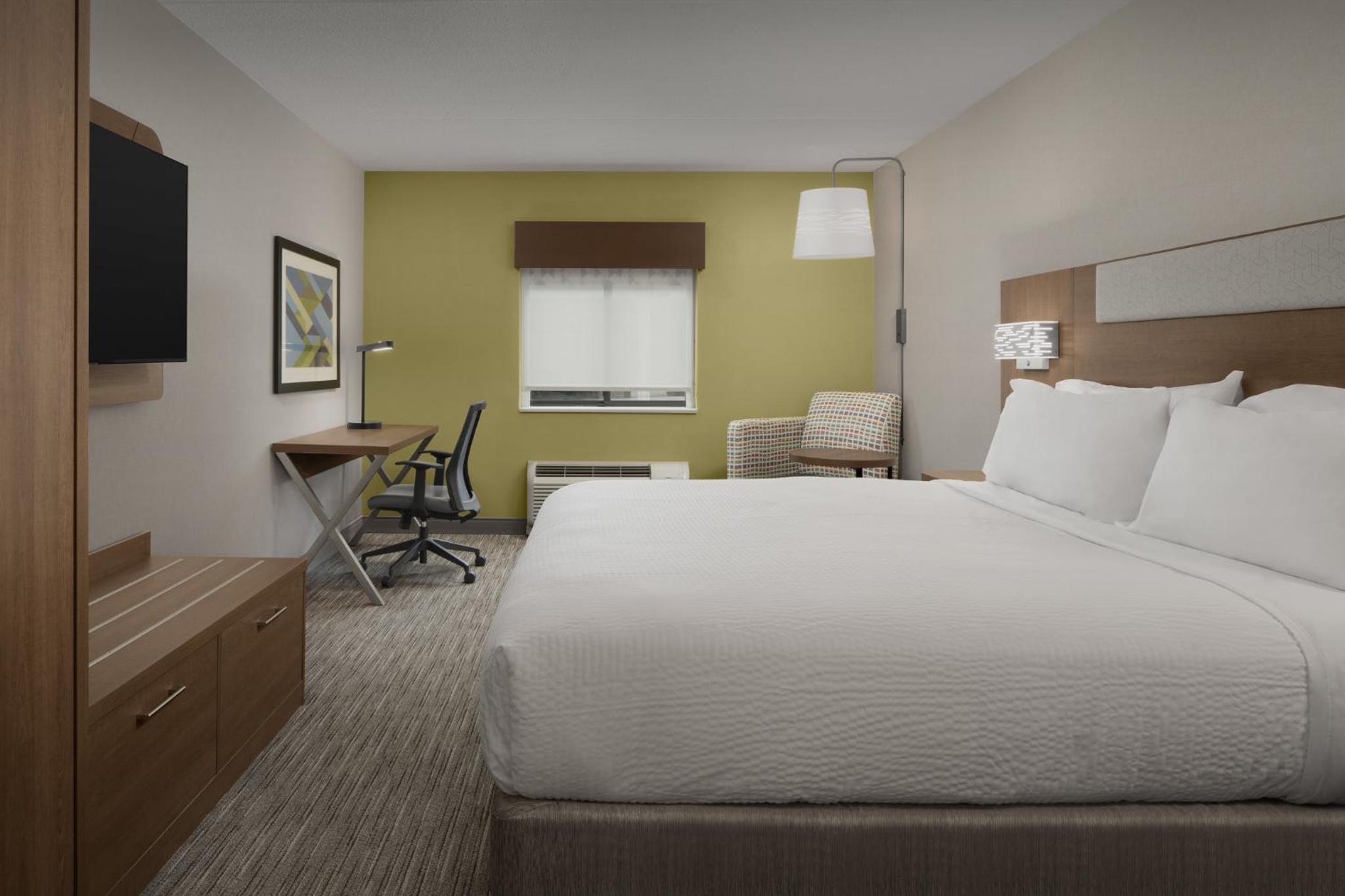 Standard King Room - Photo 7