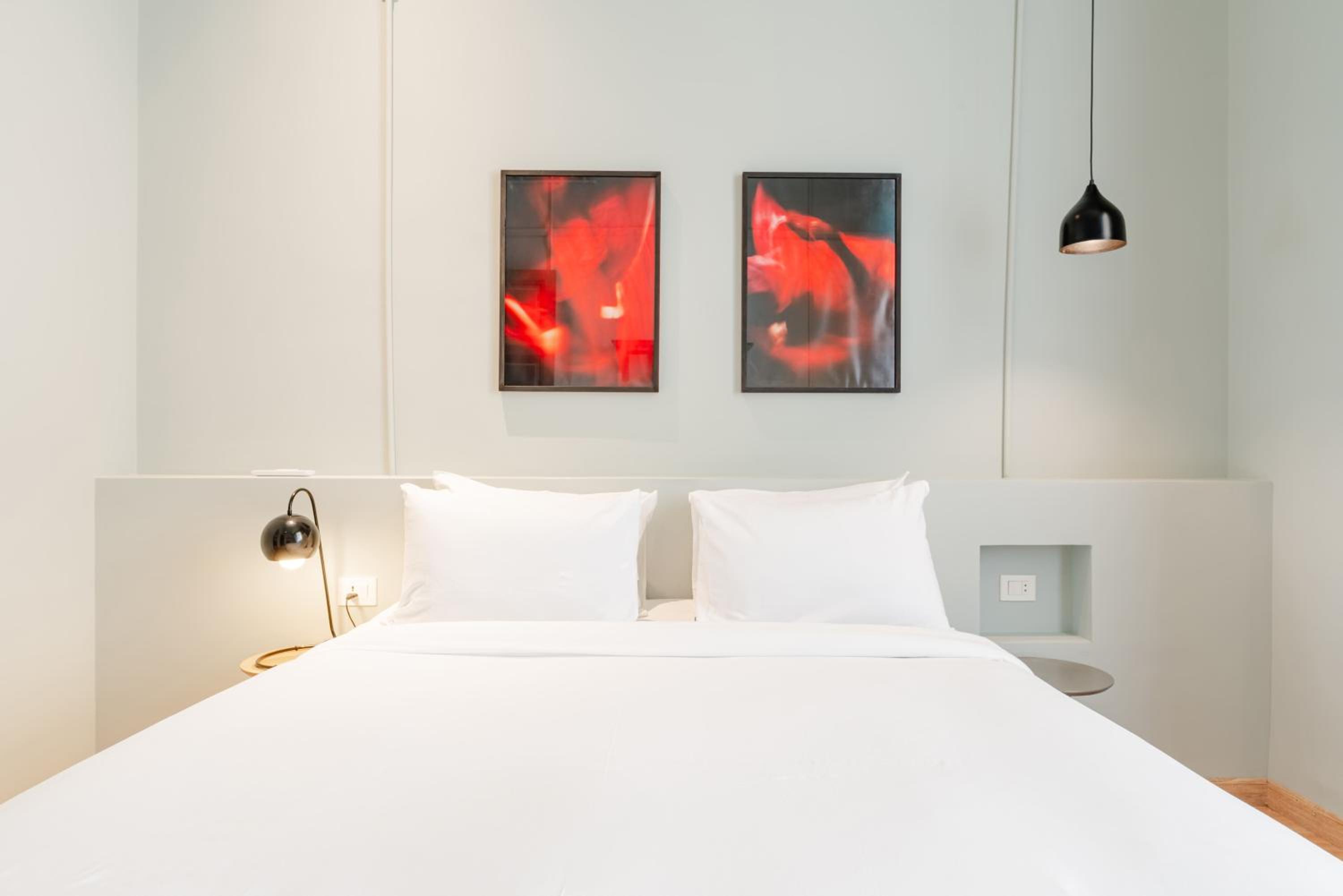 One-Bedroom Apartment With City View
