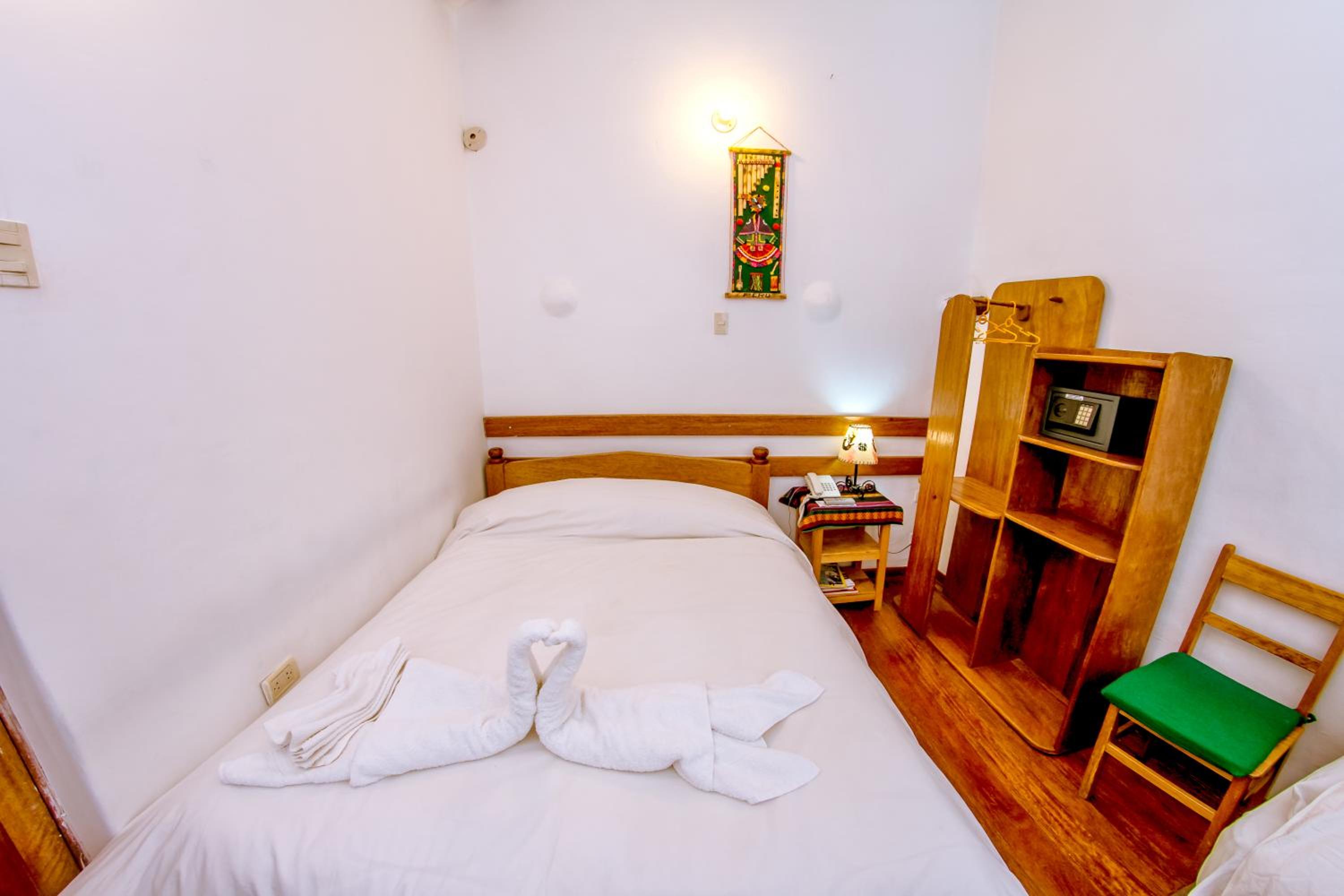 Single Room with Private Bathroom photo 2