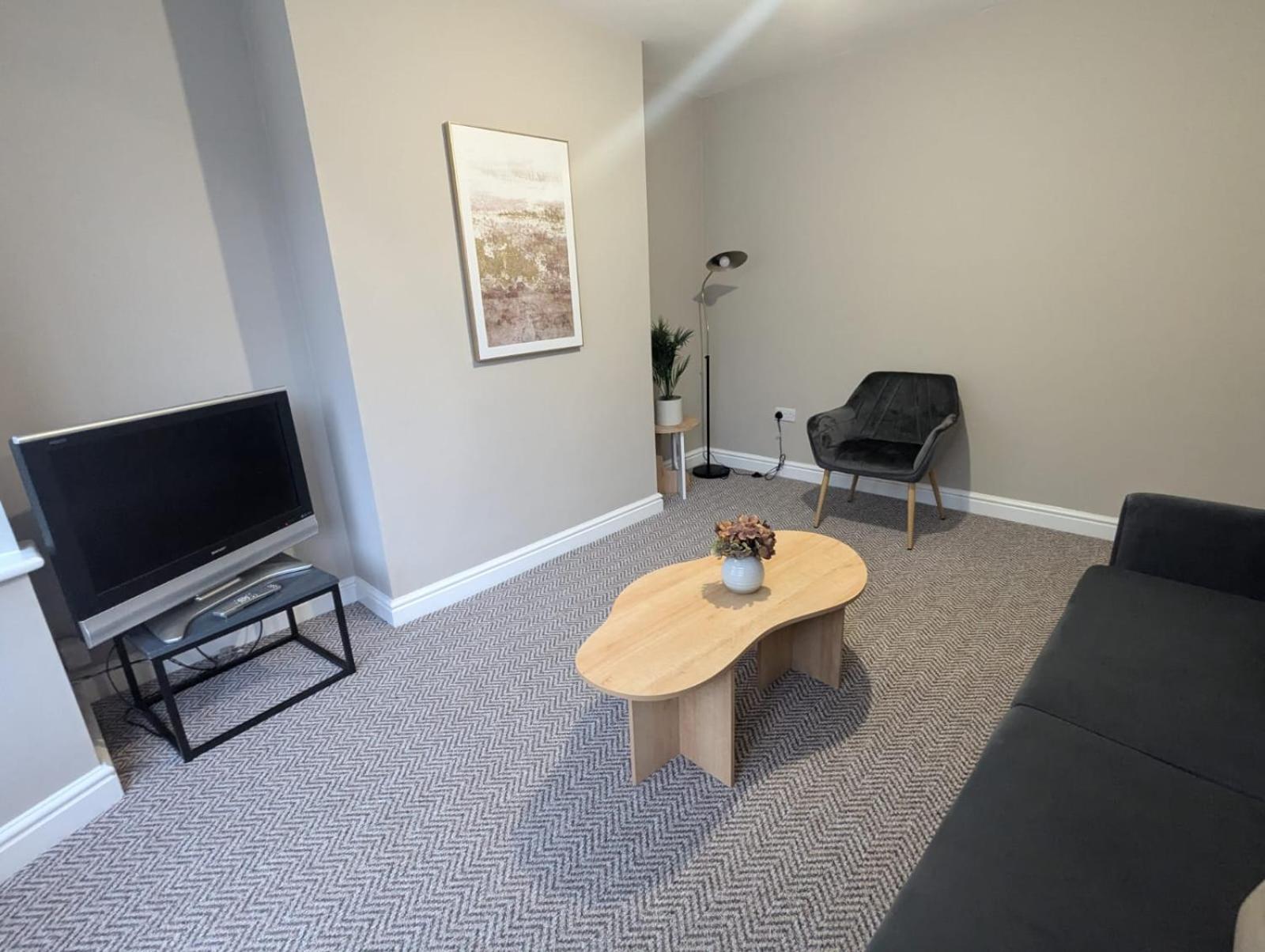 Two-Bedroom Apartment photo 3