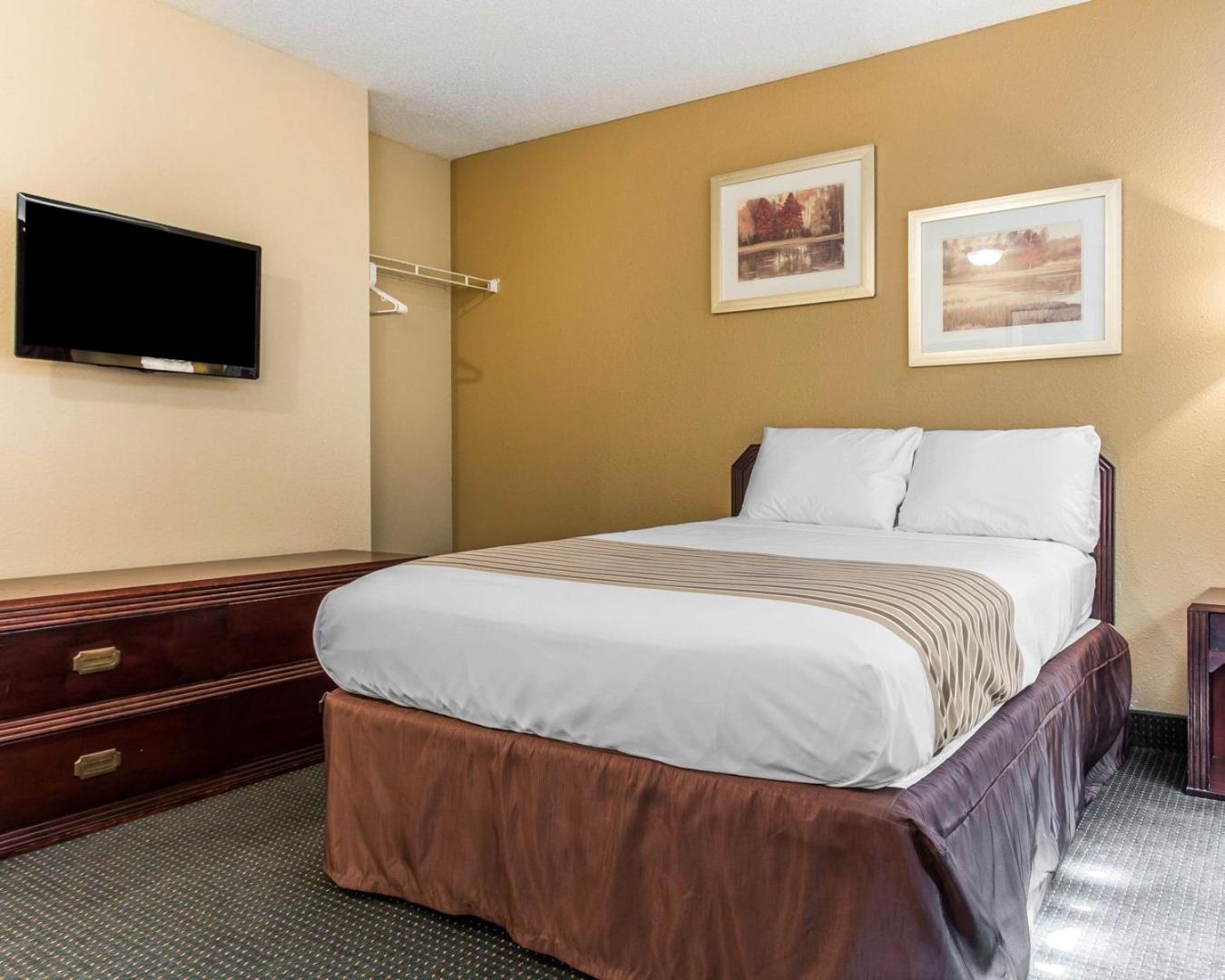 Standard  Room - Non-Smoking - Photo 6