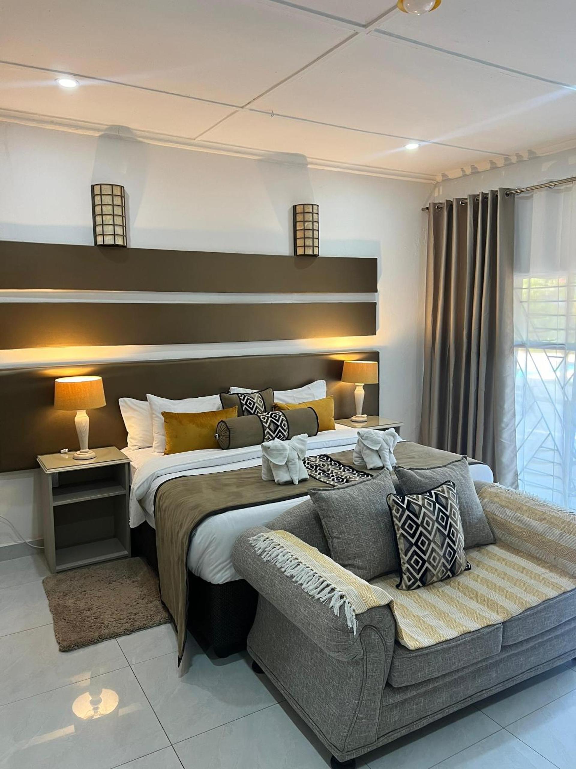 Deluxe King Room photo 2
