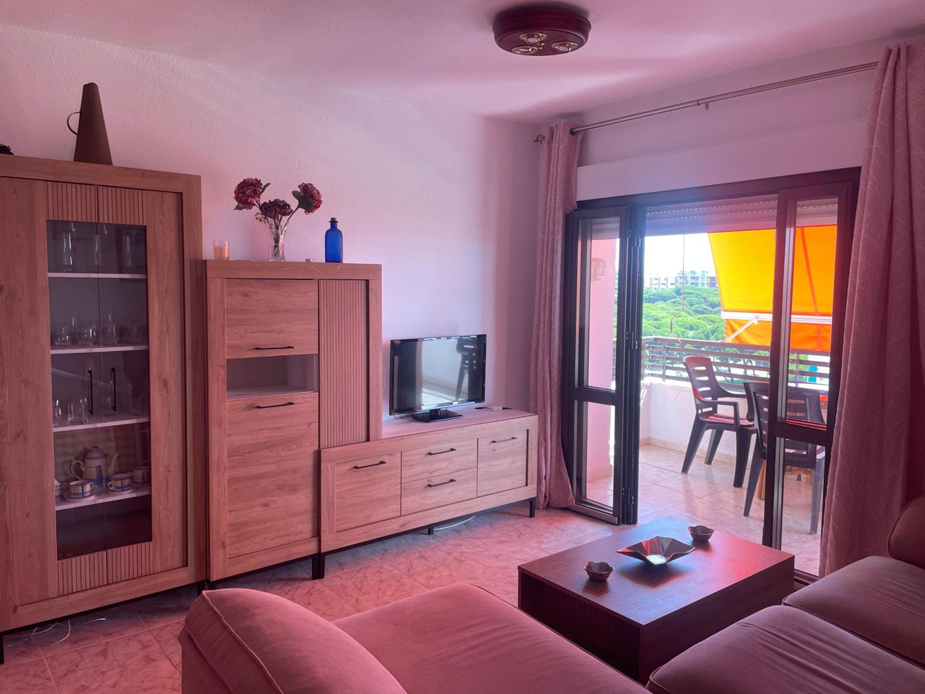 Apartamento de dos habitaciones con terraza y vista al mar