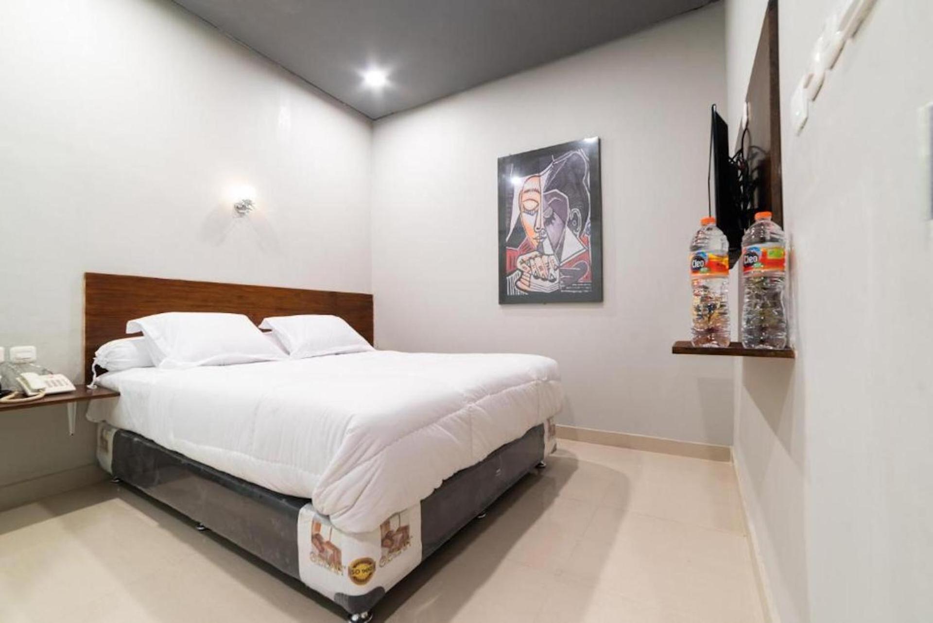 Deluxe Queen Room - Photo 7