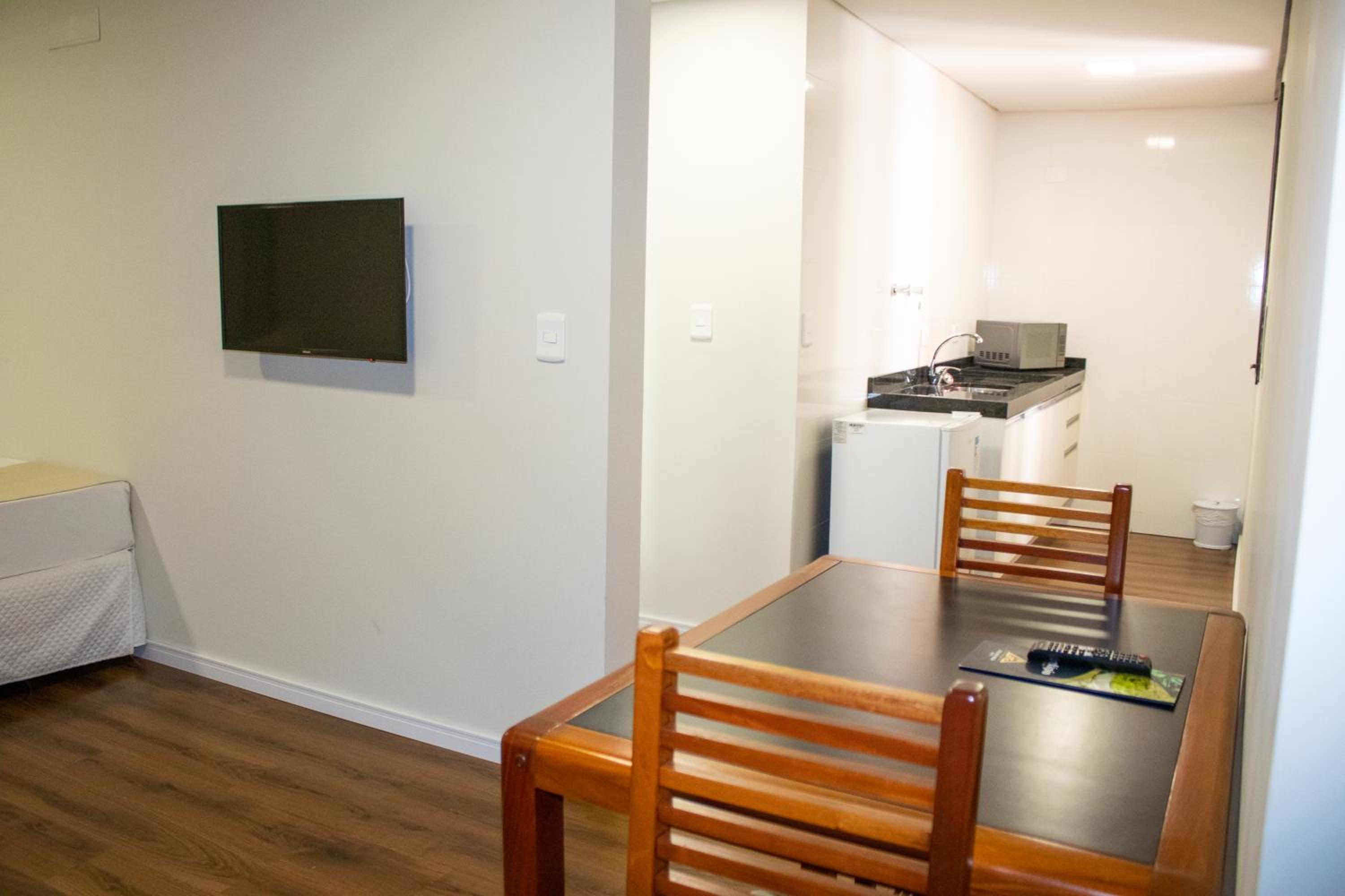 Superior Family Room photo 3