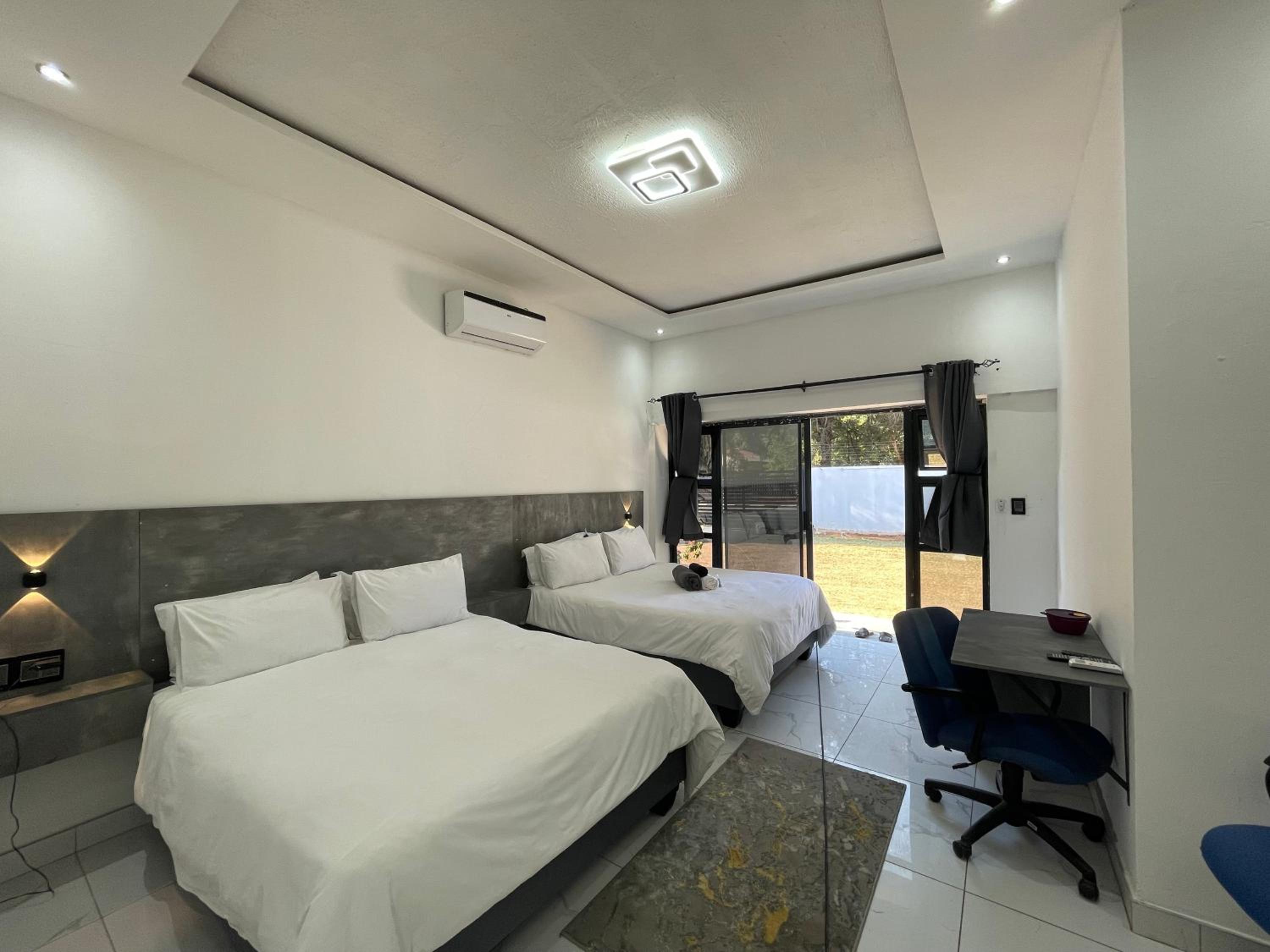 Large Double Room photo 3