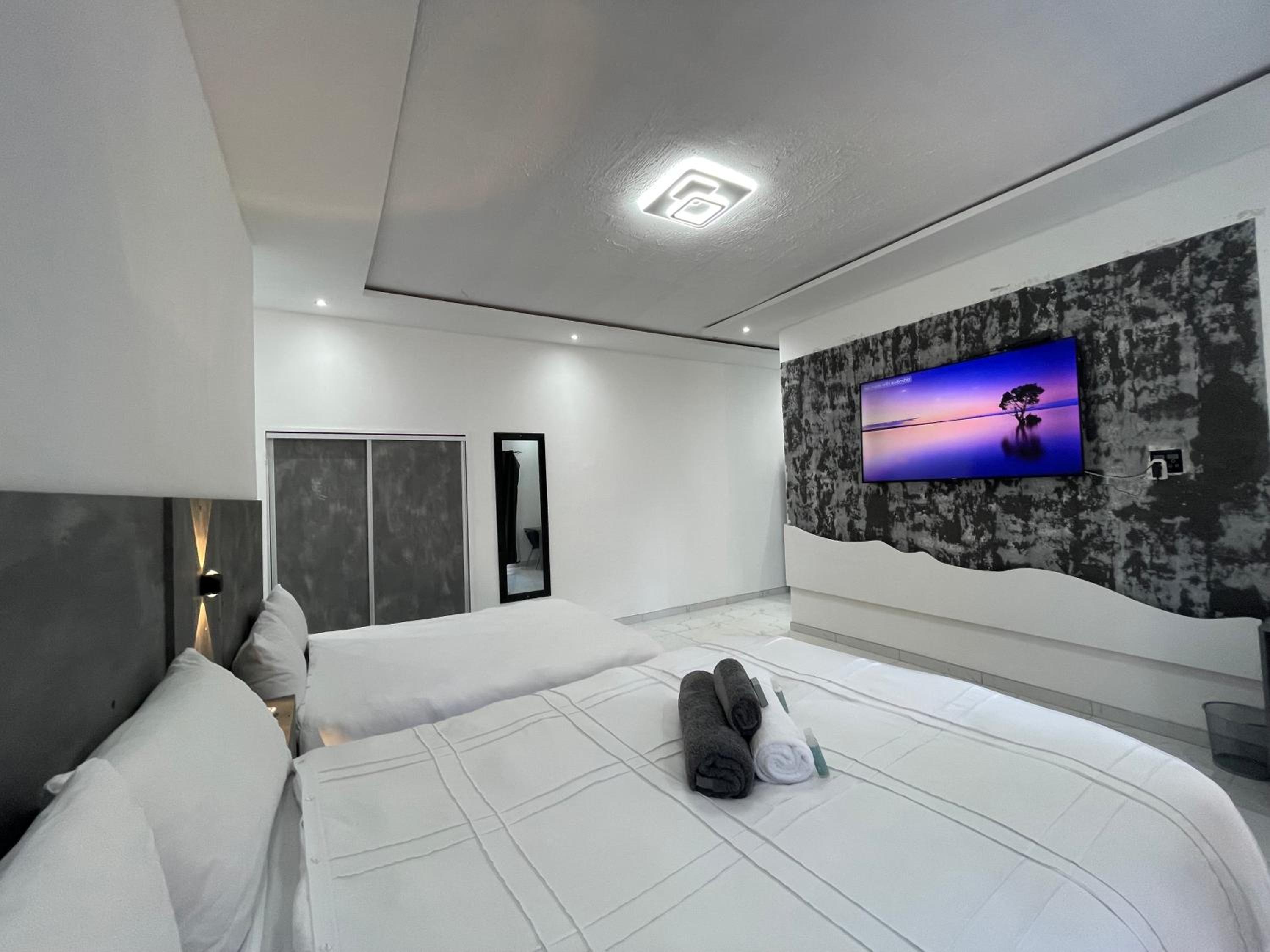 Large Double Room photo 1