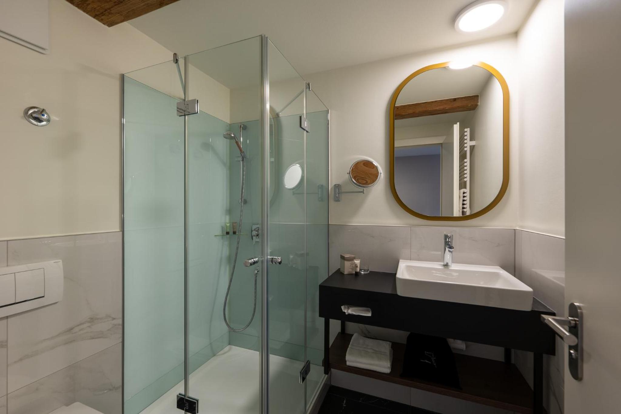 Deluxe Double Room - Photo 13