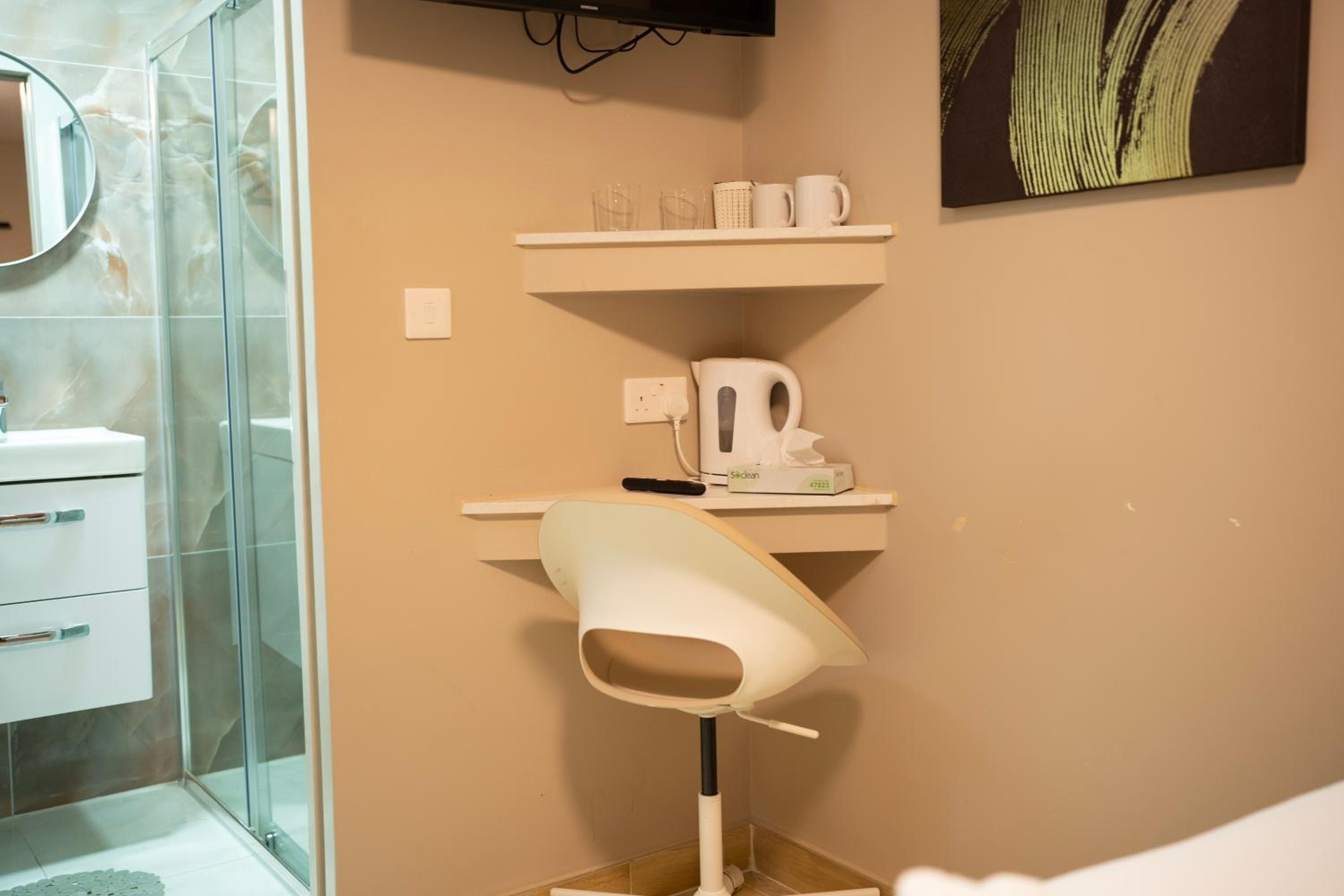 Double Room With Private Bathroom photo 2