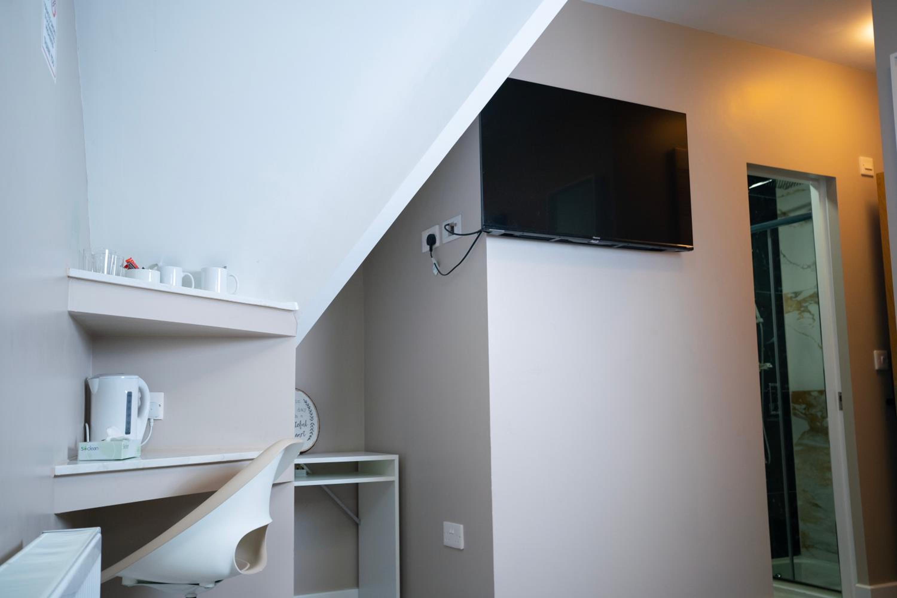 Double Room With Private Bathroom photo 3
